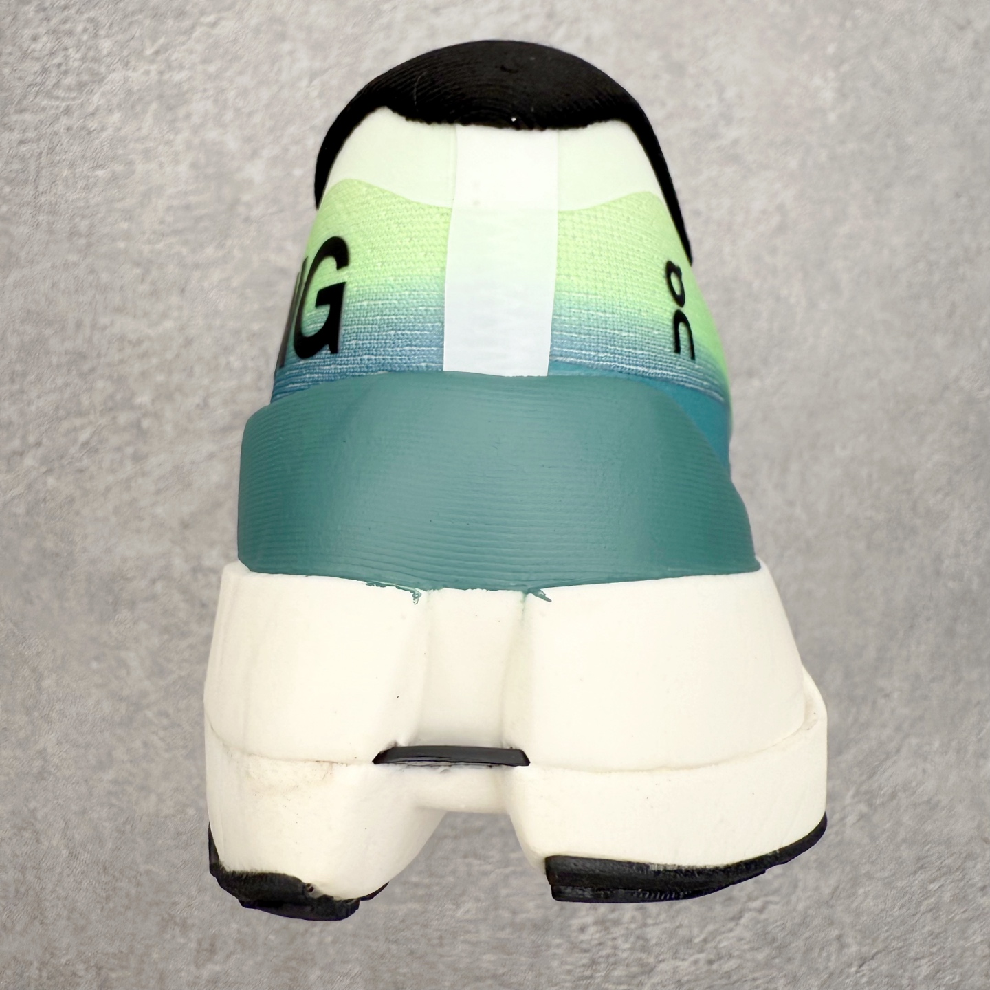 图片[8]-锐步Reebok Premier Road Ultra LTD 总理路跑系列低帮复古百搭休闲运动慢跑鞋 从健身到街头，从不循规蹈矩的国际运动品牌Reebok锐步，以“Life Is Not a Spectator Sport”的宣言，不断将先锋ICON带给年轻一代—继承先锋的健身DNA与深厚的街头文化沉淀，锐步鼓励所有人突破自我极限，拥抱未知、健身和例外的生活方式，以坚定的自我态度拥抱属于自己的未来。尺码：36 36.5 37.5 38 38.5 39 40 40.5 41 42 42.5 43 44 44.5 45-选品中心