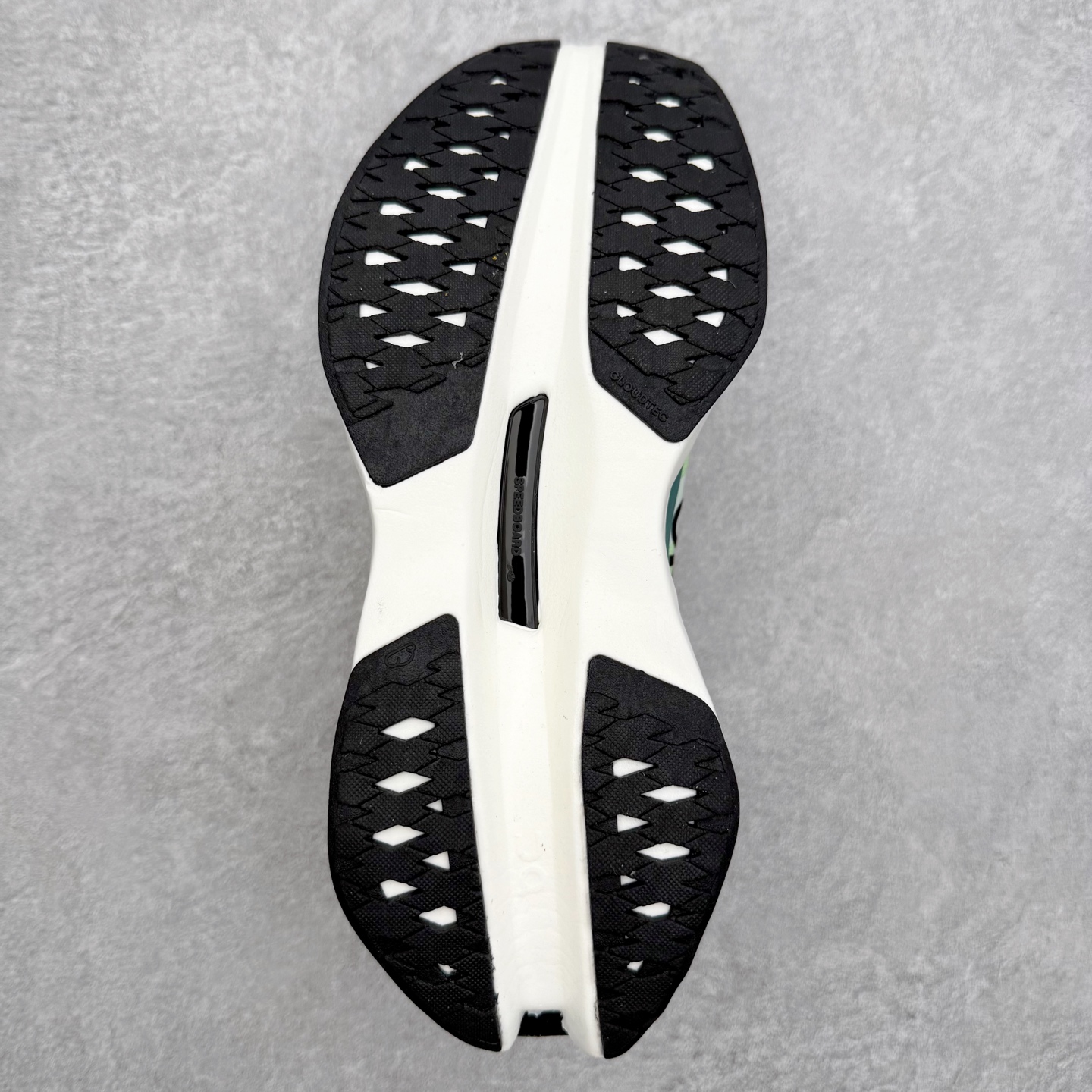 图片[9]-锐步Reebok Premier Road Ultra LTD 总理路跑系列低帮复古百搭休闲运动慢跑鞋 从健身到街头，从不循规蹈矩的国际运动品牌Reebok锐步，以“Life Is Not a Spectator Sport”的宣言，不断将先锋ICON带给年轻一代—继承先锋的健身DNA与深厚的街头文化沉淀，锐步鼓励所有人突破自我极限，拥抱未知、健身和例外的生活方式，以坚定的自我态度拥抱属于自己的未来。尺码：36 36.5 37.5 38 38.5 39 40 40.5 41 42 42.5 43 44 44.5 45-选品中心