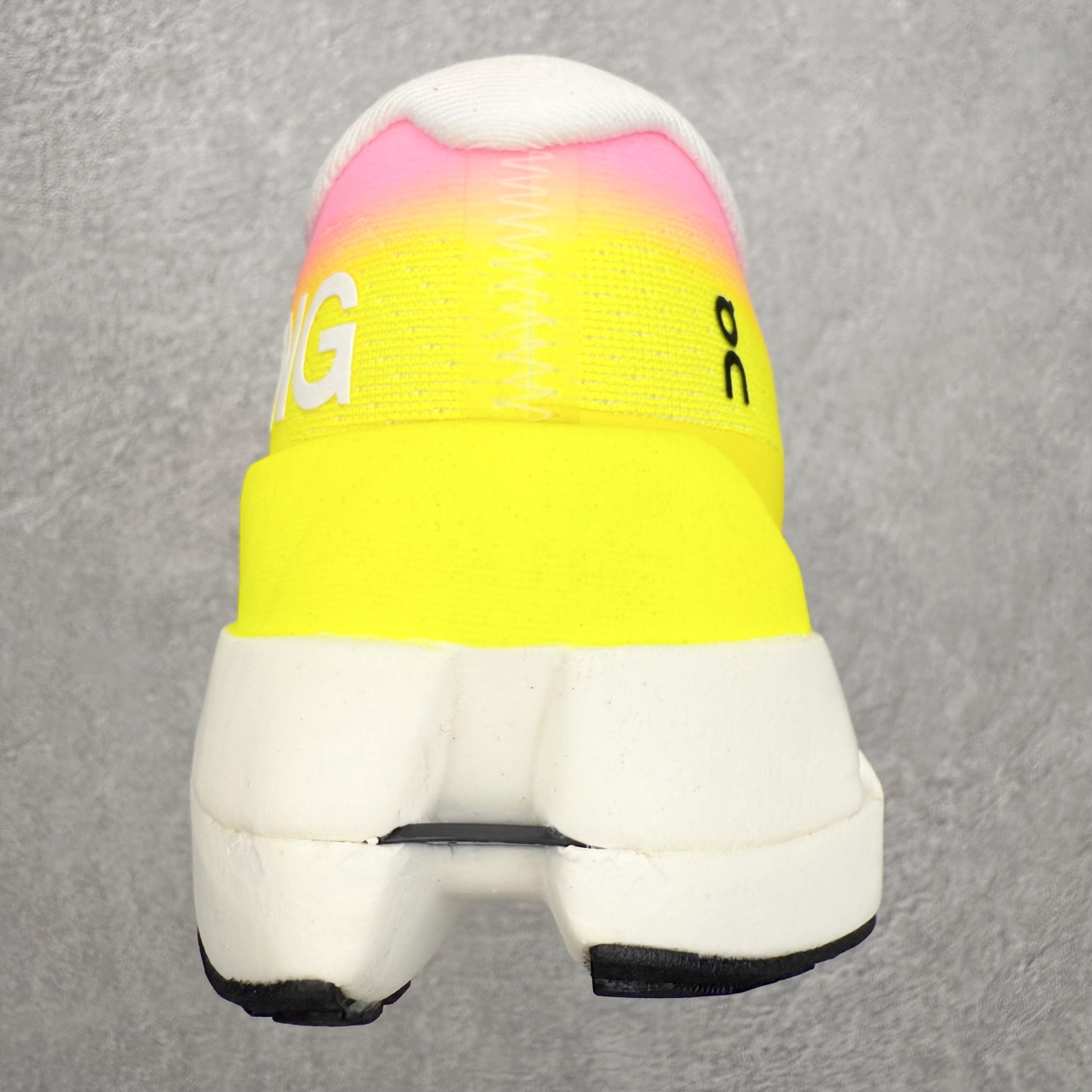 图片[8]-锐步Reebok Premier Road Ultra LTD 总理路跑系列低帮复古百搭休闲运动慢跑鞋 从健身到街头，从不循规蹈矩的国际运动品牌Reebok锐步，以“Life Is Not a Spectator Sport”的宣言，不断将先锋ICON带给年轻一代—继承先锋的健身DNA与深厚的街头文化沉淀，锐步鼓励所有人突破自我极限，拥抱未知、健身和例外的生活方式，以坚定的自我态度拥抱属于自己的未来。尺码：36 36.5 37.5 38 38.5 39 40 40.5 41 42 42.5 43 44 44.5 45-选品中心