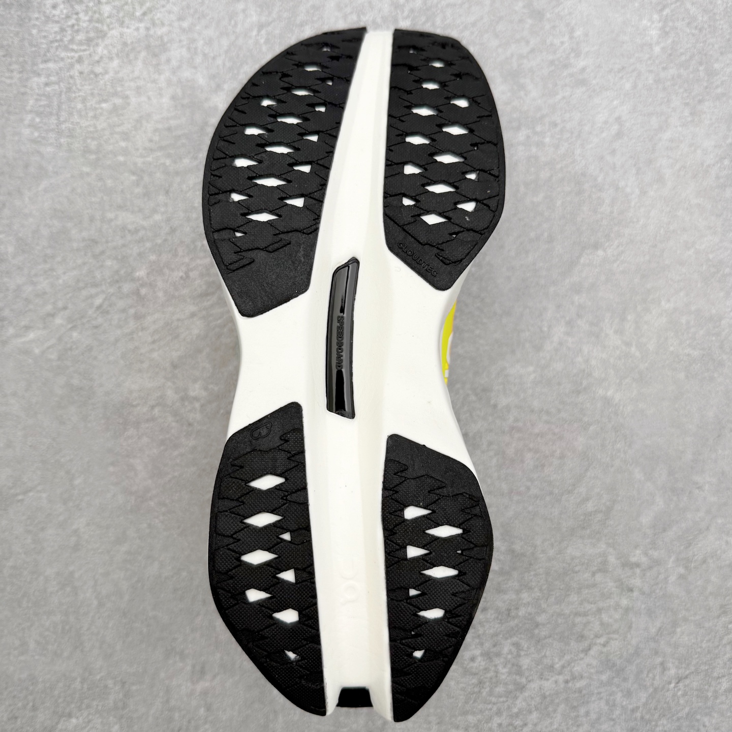 图片[9]-锐步Reebok Premier Road Ultra LTD 总理路跑系列低帮复古百搭休闲运动慢跑鞋 从健身到街头，从不循规蹈矩的国际运动品牌Reebok锐步，以“Life Is Not a Spectator Sport”的宣言，不断将先锋ICON带给年轻一代—继承先锋的健身DNA与深厚的街头文化沉淀，锐步鼓励所有人突破自我极限，拥抱未知、健身和例外的生活方式，以坚定的自我态度拥抱属于自己的未来。尺码：36 36.5 37.5 38 38.5 39 40 40.5 41 42 42.5 43 44 44.5 45-选品中心