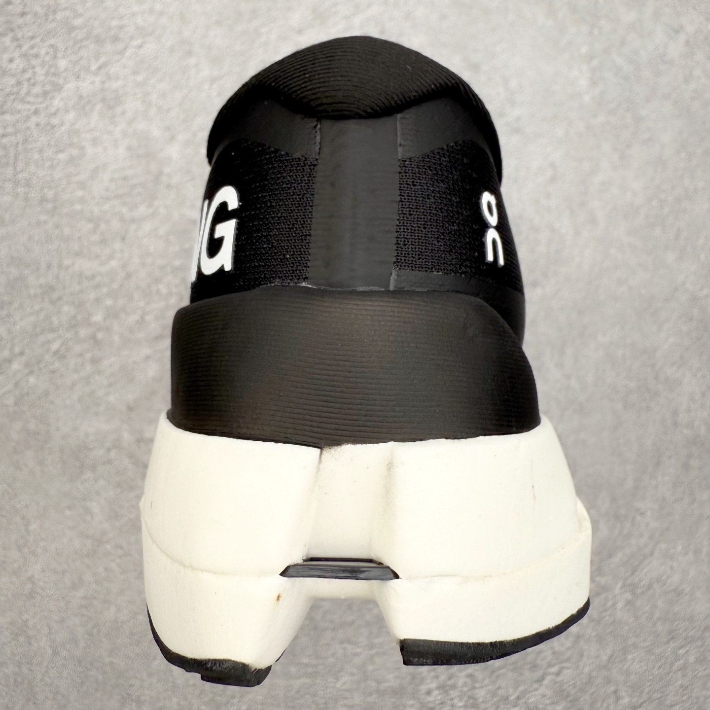 图片[8]-On昂跑 cloudboom max 舒适百搭支撑轻便 马拉松跑步鞋 此运动品牌 开创于2010年 缓震着陆、强效回弹、轻柔质感的设计构思始终是ON研制关键 与此同时基于“为全球提供革新性的跑步感受”信念 陆续推出了多款跑鞋及其以专业运动人体跑步工程学为设计关键的功能性跑步服饰设备 让跑者不费力气地畅快畅跑 尺码：36 36.5 37.5 38 38.5 39 40 40.5 41 42 42.5 43 44 44.5 45-选品中心