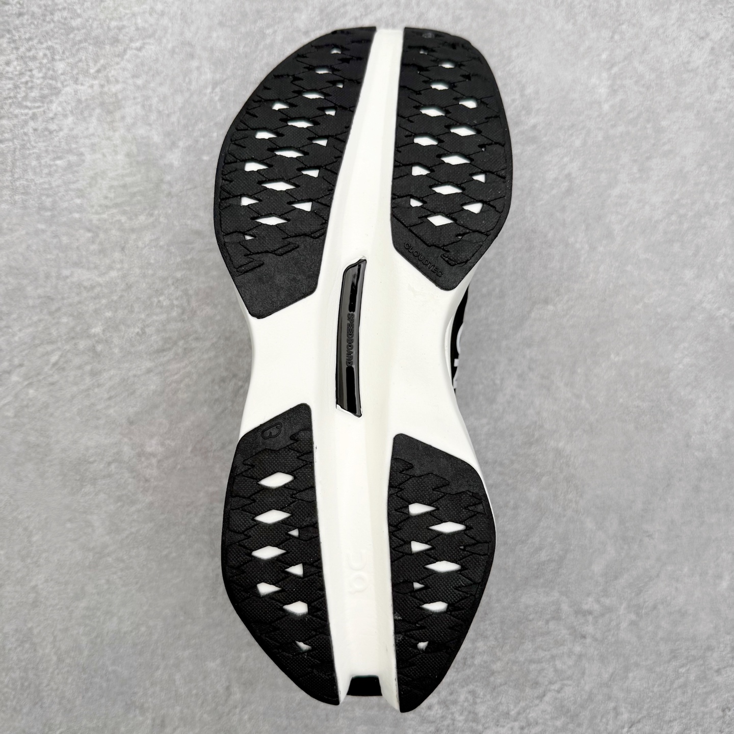 图片[9]-On昂跑 cloudboom max 舒适百搭支撑轻便 马拉松跑步鞋 此运动品牌 开创于2010年 缓震着陆、强效回弹、轻柔质感的设计构思始终是ON研制关键 与此同时基于“为全球提供革新性的跑步感受”信念 陆续推出了多款跑鞋及其以专业运动人体跑步工程学为设计关键的功能性跑步服饰设备 让跑者不费力气地畅快畅跑 尺码：36 36.5 37.5 38 38.5 39 40 40.5 41 42 42.5 43 44 44.5 45-选品中心