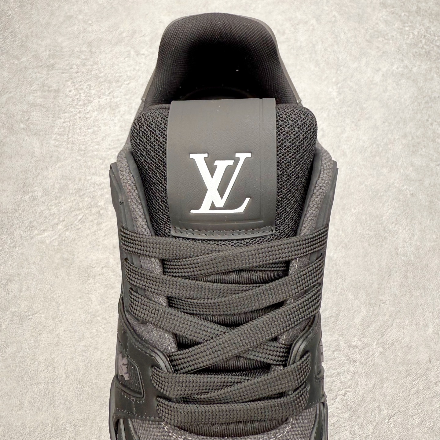 图片[5]-＃FS Louis Vuitton Trainer lv时装走秀运动鞋 完美鞋型超高的清洁度 零毛边线头瑕疵 全套原楦原纸版原鞋开模 全网最具灵魂的版型 正确原装黄色鞋盒 正确中底印花 鞋面印花3D高频深度立体 全鞋电脑针车 紧密相连 针距密度一致 环保乳胶注塑鞋垫 厚度脚感还原原版 皮面裁剪部位 统一油边封口工艺 原装橡胶大底含胶量大底组合零偏差 专柜全套包装 防尘袋 说明书 质保卡 男女鞋 尺码：35 36 37 38 39 40 41 42 43 44 45-选品中心