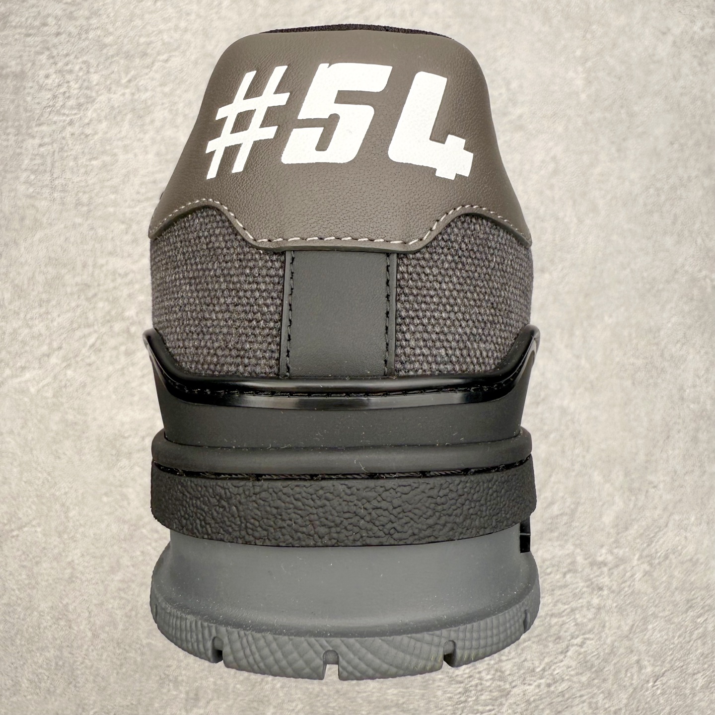 图片[8]-＃FS Louis Vuitton Trainer lv时装走秀运动鞋 完美鞋型超高的清洁度 零毛边线头瑕疵 全套原楦原纸版原鞋开模 全网最具灵魂的版型 正确原装黄色鞋盒 正确中底印花 鞋面印花3D高频深度立体 全鞋电脑针车 紧密相连 针距密度一致 环保乳胶注塑鞋垫 厚度脚感还原原版 皮面裁剪部位 统一油边封口工艺 原装橡胶大底含胶量大底组合零偏差 专柜全套包装 防尘袋 说明书 质保卡 男女鞋 尺码：35 36 37 38 39 40 41 42 43 44 45-选品中心