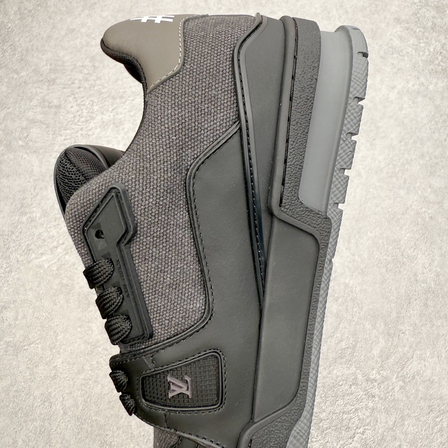 图片[7]-＃FS Louis Vuitton Trainer lv时装走秀运动鞋 完美鞋型超高的清洁度 零毛边线头瑕疵 全套原楦原纸版原鞋开模 全网最具灵魂的版型 正确原装黄色鞋盒 正确中底印花 鞋面印花3D高频深度立体 全鞋电脑针车 紧密相连 针距密度一致 环保乳胶注塑鞋垫 厚度脚感还原原版 皮面裁剪部位 统一油边封口工艺 原装橡胶大底含胶量大底组合零偏差 专柜全套包装 防尘袋 说明书 质保卡 男女鞋 尺码：35 36 37 38 39 40 41 42 43 44 45-选品中心