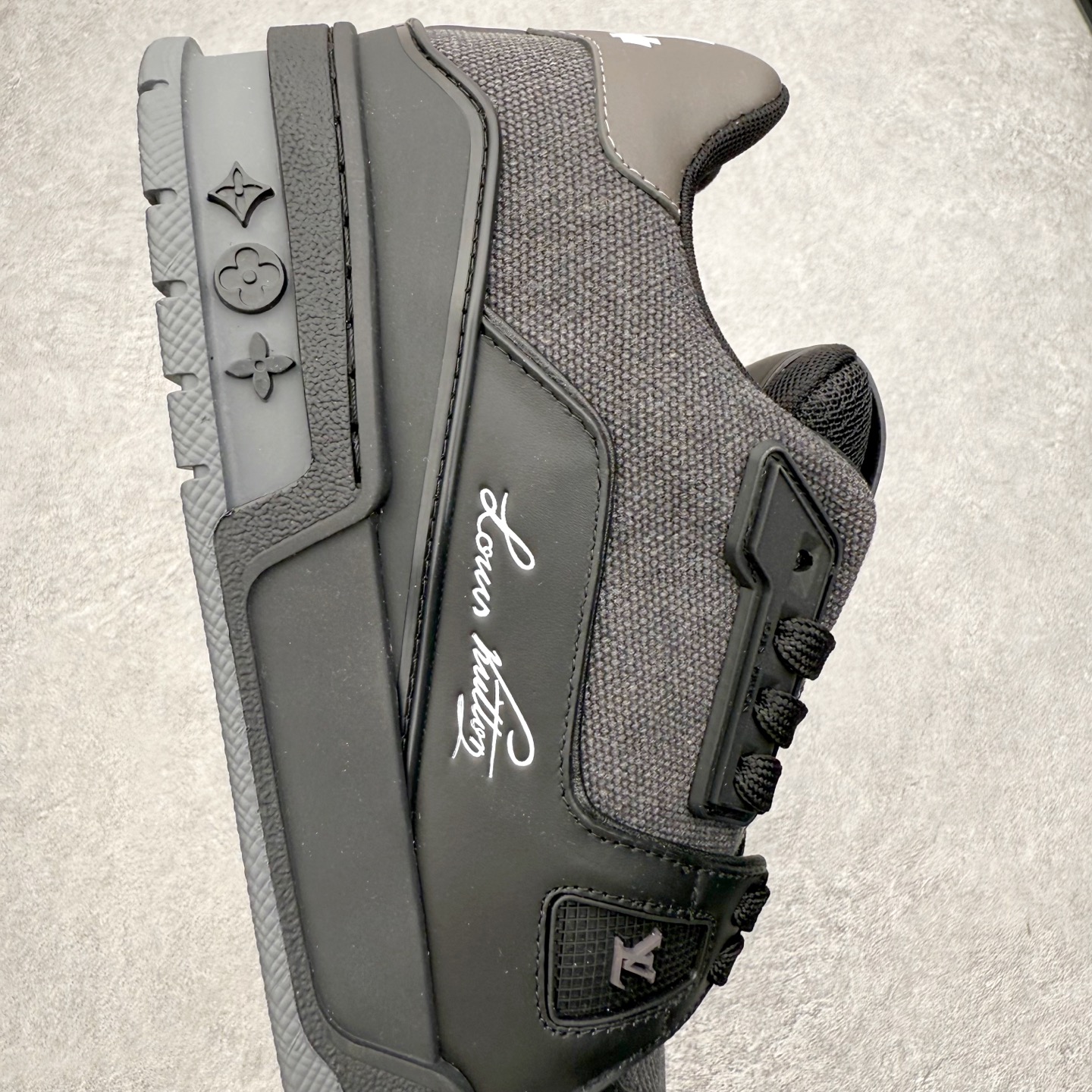 图片[6]-＃FS Louis Vuitton Trainer lv时装走秀运动鞋 完美鞋型超高的清洁度 零毛边线头瑕疵 全套原楦原纸版原鞋开模 全网最具灵魂的版型 正确原装黄色鞋盒 正确中底印花 鞋面印花3D高频深度立体 全鞋电脑针车 紧密相连 针距密度一致 环保乳胶注塑鞋垫 厚度脚感还原原版 皮面裁剪部位 统一油边封口工艺 原装橡胶大底含胶量大底组合零偏差 专柜全套包装 防尘袋 说明书 质保卡 男女鞋 尺码：35 36 37 38 39 40 41 42 43 44 45-选品中心