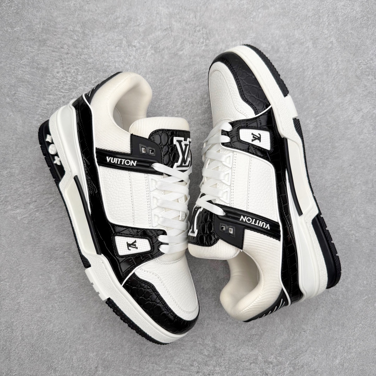 图片[3]-＃FS Louis Vuitton Trainer lv时装走秀运动鞋 完美鞋型超高的清洁度 零毛边线头瑕疵 全套原楦原纸版原鞋开模 全网最具灵魂的版型 正确原装黄色鞋盒 正确中底印花 鞋面印花3D高频深度立体 全鞋电脑针车 紧密相连 针距密度一致 环保乳胶注塑鞋垫 厚度脚感还原原版 皮面裁剪部位 统一油边封口工艺 原装橡胶大底含胶量大底组合零偏差 专柜全套包装 防尘袋 说明书 质保卡 男女鞋 尺码：35 36 37 38 39 40 41 42 43 44 45-选品中心