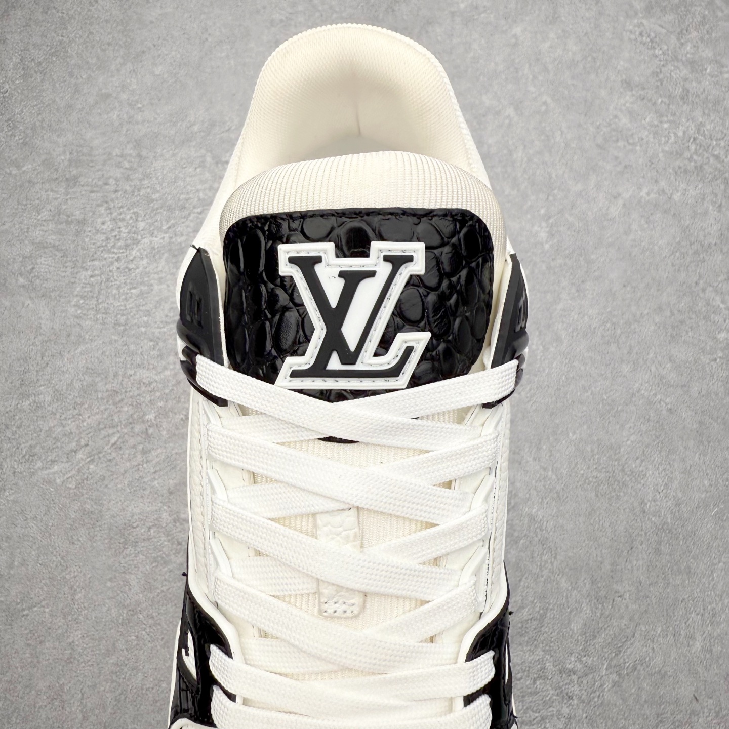 图片[5]-＃FS Louis Vuitton Trainer lv时装走秀运动鞋 完美鞋型超高的清洁度 零毛边线头瑕疵 全套原楦原纸版原鞋开模 全网最具灵魂的版型 正确原装黄色鞋盒 正确中底印花 鞋面印花3D高频深度立体 全鞋电脑针车 紧密相连 针距密度一致 环保乳胶注塑鞋垫 厚度脚感还原原版 皮面裁剪部位 统一油边封口工艺 原装橡胶大底含胶量大底组合零偏差 专柜全套包装 防尘袋 说明书 质保卡 男女鞋 尺码：35 36 37 38 39 40 41 42 43 44 45-选品中心