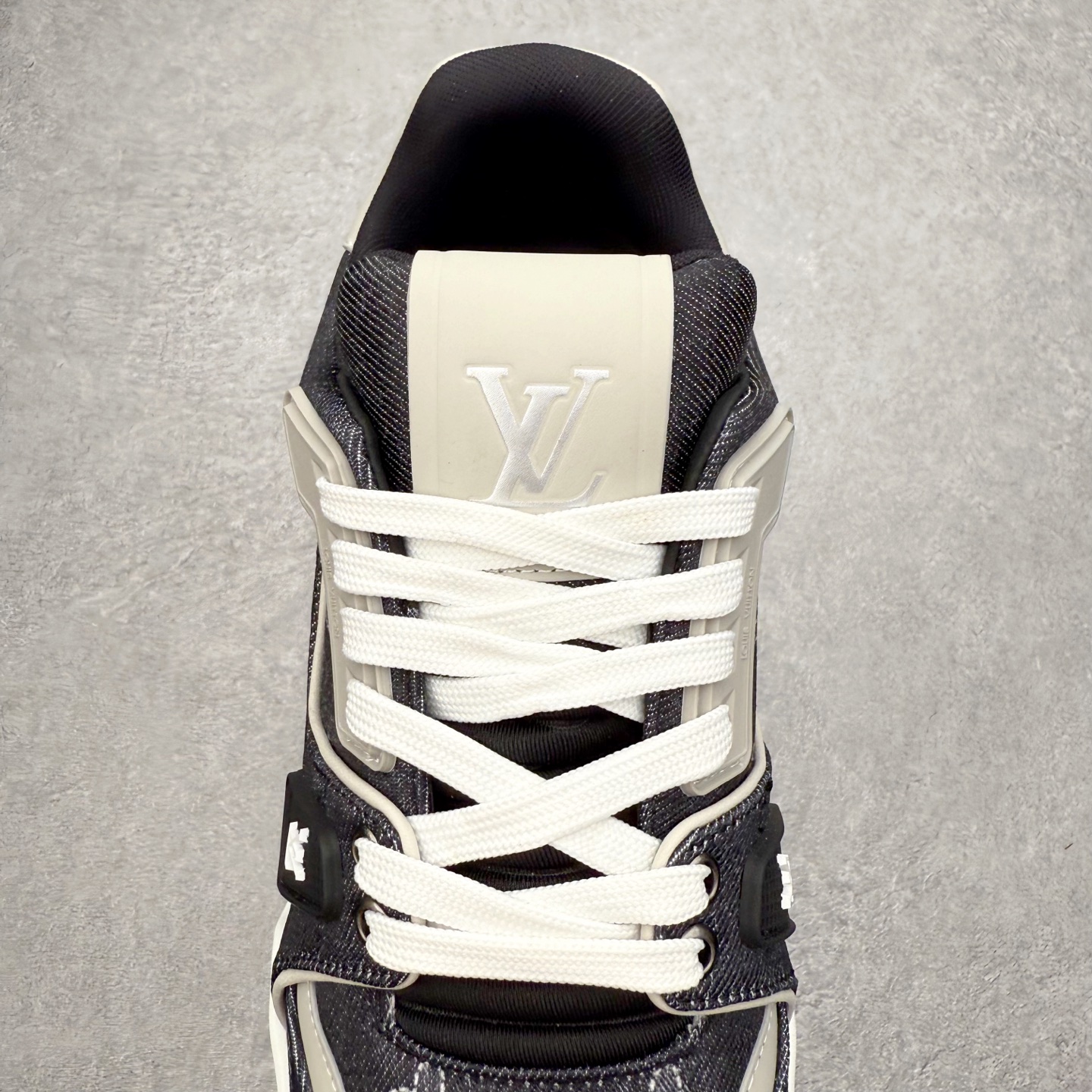 图片[5]-＃FS Louis Vuitton Trainer lv时装走秀运动鞋 完美鞋型超高的清洁度 零毛边线头瑕疵 全套原楦原纸版原鞋开模 全网最具灵魂的版型 正确原装黄色鞋盒 正确中底印花 鞋面印花3D高频深度立体 全鞋电脑针车 紧密相连 针距密度一致 环保乳胶注塑鞋垫 厚度脚感还原原版 皮面裁剪部位 统一油边封口工艺 原装橡胶大底含胶量大底组合零偏差 专柜全套包装 防尘袋 说明书 质保卡 男女鞋 尺码：35 36 37 38 39 40 41 42 43 44 45-选品中心