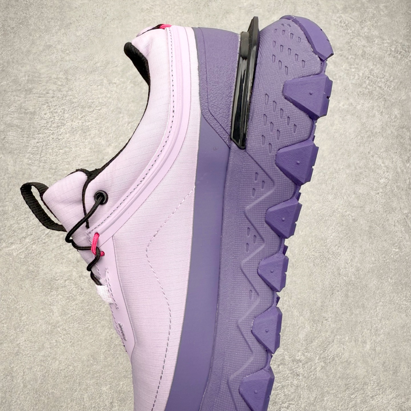 图片[7]-DESCENTE SKI STYLE SNOW RIDE 迪桑特舒适防滑耐磨低帮生活休闲鞋 DESCENTE（迪桑特）创立于1935年，品牌名取自法语词汇，意为“滑降”。品牌箭头标识代表滑雪的三种技术“高速直线滑行”、“穿越”和“侧滑”，也寓意品牌在打造高端专业运动产品中不断追求完美的创新精神，致力于成为中国高端专业滑雪、综训、女子、铁人三项、高尔夫的第一品牌。尺码：39 40 40.5 41 42 42.5 43 44 44.5 45-选品中心