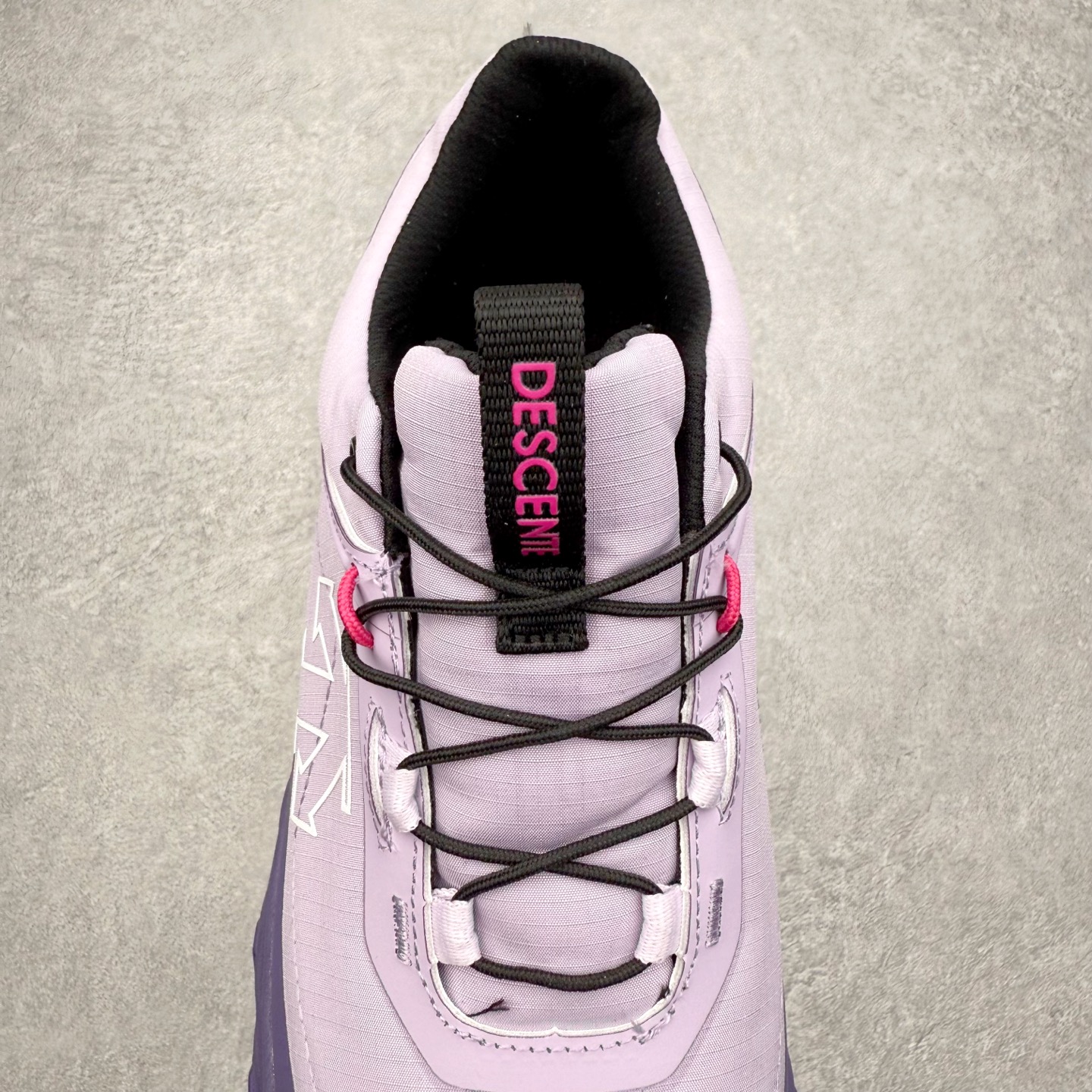 图片[5]-DESCENTE SKI STYLE SNOW RIDE 迪桑特舒适防滑耐磨低帮生活休闲鞋 DESCENTE（迪桑特）创立于1935年，品牌名取自法语词汇，意为“滑降”。品牌箭头标识代表滑雪的三种技术“高速直线滑行”、“穿越”和“侧滑”，也寓意品牌在打造高端专业运动产品中不断追求完美的创新精神，致力于成为中国高端专业滑雪、综训、女子、铁人三项、高尔夫的第一品牌。尺码：39 40 40.5 41 42 42.5 43 44 44.5 45-选品中心