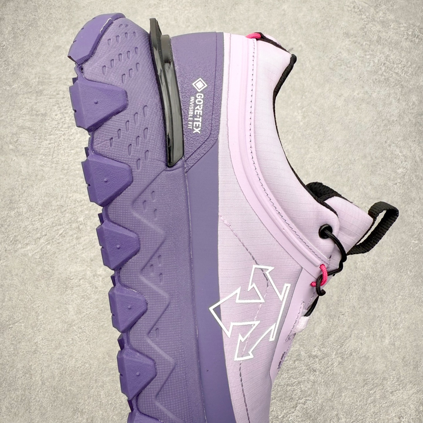 图片[6]-DESCENTE SKI STYLE SNOW RIDE 迪桑特舒适防滑耐磨低帮生活休闲鞋 DESCENTE（迪桑特）创立于1935年，品牌名取自法语词汇，意为“滑降”。品牌箭头标识代表滑雪的三种技术“高速直线滑行”、“穿越”和“侧滑”，也寓意品牌在打造高端专业运动产品中不断追求完美的创新精神，致力于成为中国高端专业滑雪、综训、女子、铁人三项、高尔夫的第一品牌。尺码：39 40 40.5 41 42 42.5 43 44 44.5 45-选品中心