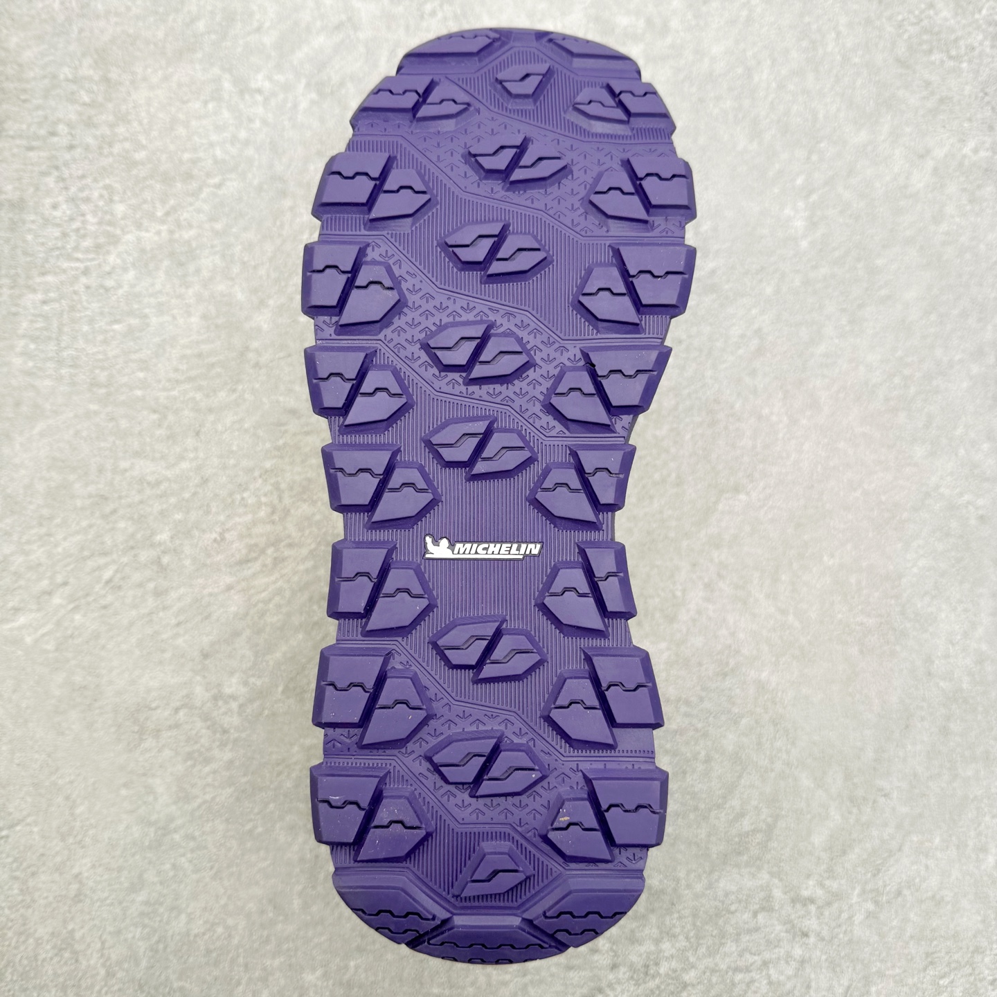 图片[9]-DESCENTE SKI STYLE SNOW RIDE 迪桑特舒适防滑耐磨低帮生活休闲鞋 DESCENTE（迪桑特）创立于1935年，品牌名取自法语词汇，意为“滑降”。品牌箭头标识代表滑雪的三种技术“高速直线滑行”、“穿越”和“侧滑”，也寓意品牌在打造高端专业运动产品中不断追求完美的创新精神，致力于成为中国高端专业滑雪、综训、女子、铁人三项、高尔夫的第一品牌。尺码：39 40 40.5 41 42 42.5 43 44 44.5 45-选品中心