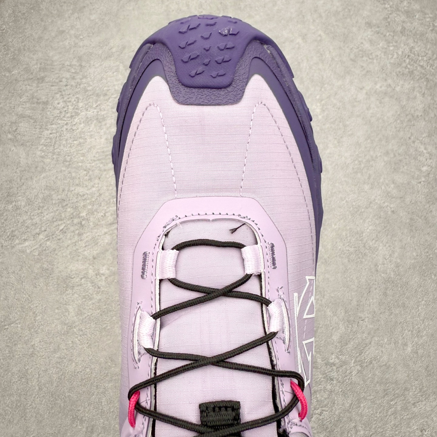 图片[4]-DESCENTE SKI STYLE SNOW RIDE 迪桑特舒适防滑耐磨低帮生活休闲鞋 DESCENTE（迪桑特）创立于1935年，品牌名取自法语词汇，意为“滑降”。品牌箭头标识代表滑雪的三种技术“高速直线滑行”、“穿越”和“侧滑”，也寓意品牌在打造高端专业运动产品中不断追求完美的创新精神，致力于成为中国高端专业滑雪、综训、女子、铁人三项、高尔夫的第一品牌。尺码：39 40 40.5 41 42 42.5 43 44 44.5 45-选品中心