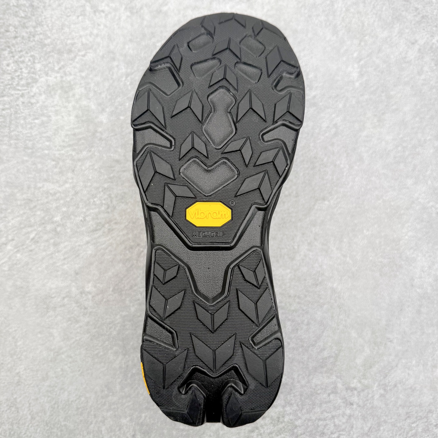 图片[9]-可隆KOLON SPORT 抓地V底巴斯夫轻盈KRUST越野跑鞋 户外功能鞋 男女同款 KOLON SPORT 可隆1973年诞生，并首次推出登山装备。自创立起，KOLON SPORT就把绿色定为基本色调，以常青树为品牌标志，坚持以关爱自然为己任，积极探求自然界的舒适，并以此应用于新产品的开发与研究。40多年来，历经不断革新，成就高端专业户外品牌。实拍调校N版已经零色差零失真 百分百还原实物色彩所见即所得 不存在货不对板色差等低级问题 选购参考实物拍摄 不混卖不参货 只用心做好货严格选品 承诺混一赔十 尺码：36 36.5 37.5 38 38.5 39 40 40.5 41 42 42.5 43 44 44.5 45-选品中心