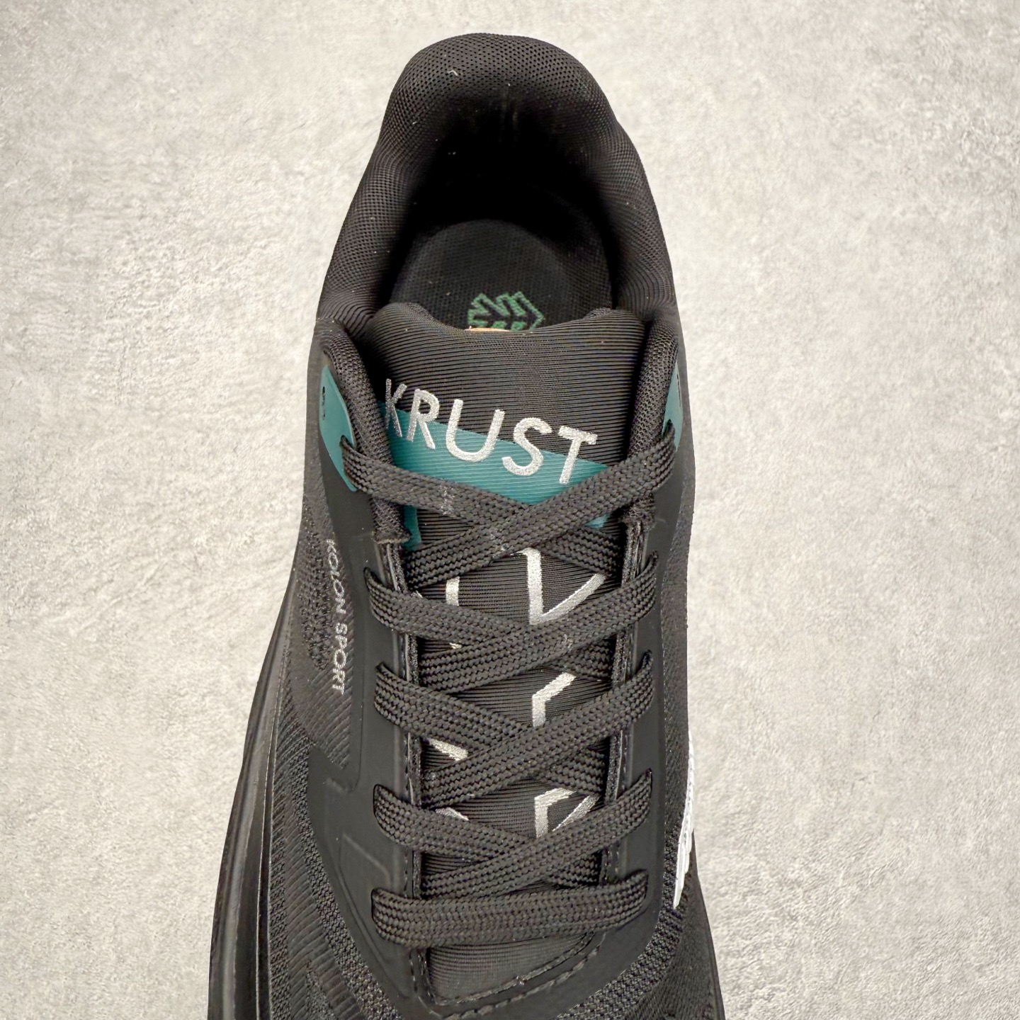 图片[5]-可隆KOLON SPORT 抓地V底巴斯夫轻盈KRUST越野跑鞋 户外功能鞋 男女同款 KOLON SPORT 可隆1973年诞生，并首次推出登山装备。自创立起，KOLON SPORT就把绿色定为基本色调，以常青树为品牌标志，坚持以关爱自然为己任，积极探求自然界的舒适，并以此应用于新产品的开发与研究。40多年来，历经不断革新，成就高端专业户外品牌。实拍调校N版已经零色差零失真 百分百还原实物色彩所见即所得 不存在货不对板色差等低级问题 选购参考实物拍摄 不混卖不参货 只用心做好货严格选品 承诺混一赔十 尺码：36 36.5 37.5 38 38.5 39 40 40.5 41 42 42.5 43 44 44.5 45-选品中心