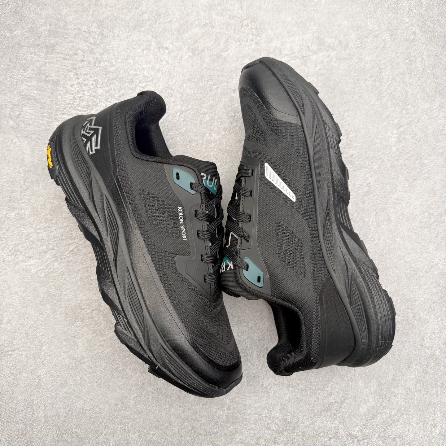 图片[3]-可隆KOLON SPORT 抓地V底巴斯夫轻盈KRUST越野跑鞋 户外功能鞋 男女同款 KOLON SPORT 可隆1973年诞生，并首次推出登山装备。自创立起，KOLON SPORT就把绿色定为基本色调，以常青树为品牌标志，坚持以关爱自然为己任，积极探求自然界的舒适，并以此应用于新产品的开发与研究。40多年来，历经不断革新，成就高端专业户外品牌。实拍调校N版已经零色差零失真 百分百还原实物色彩所见即所得 不存在货不对板色差等低级问题 选购参考实物拍摄 不混卖不参货 只用心做好货严格选品 承诺混一赔十 尺码：36 36.5 37.5 38 38.5 39 40 40.5 41 42 42.5 43 44 44.5 45-选品中心