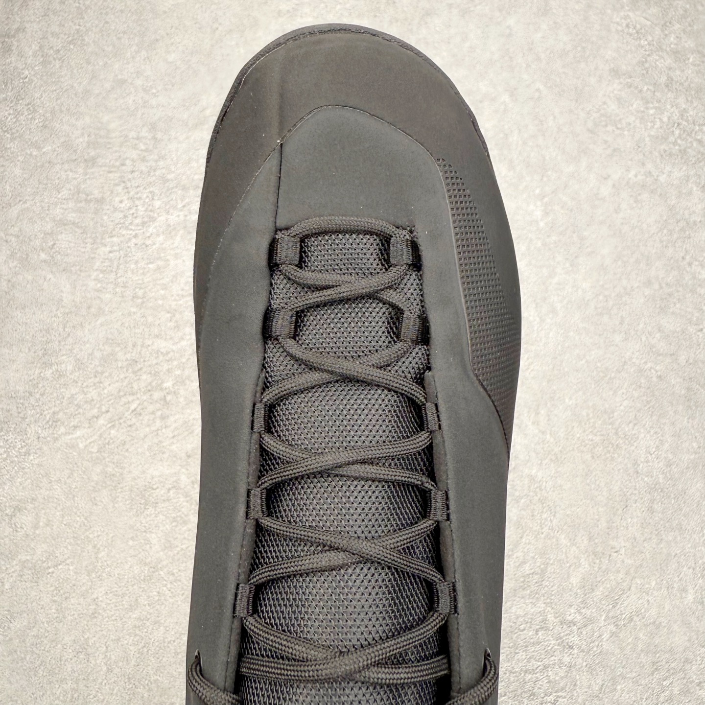 图片[4]-＃HP Arcteryx始祖鸟 Konseal Shoe 舒适 防滑耐磨透气支撑抓地登山鞋 代购指定版本 原数据开发 不掉标 正确高频字体 鸟爪细节完美 区别市场公版货 错误字体货 中底带钢印上脚舒适轻便无负重感 四季百搭 始祖鸟 KONSEAL 轻量户外鞋 这双鞋不仅仅可以穿着逛街上班，更可以穿着徒步旅游甚至攀岩！说实话，没多少人真的会去攀岩，经我们试穿，这双鞋，日常穿也是非常舒服轻便！搭配日常的衣服完全不违和！结构中底TPU底盘，保护双脚。配置3D模具保护双脚+一体化系带系统，鞋面防撕裂网布、TPU保护膜和牛巴革合成面料，喜欢放心入！这种类型的鞋子咱们家超难得遇到一次，喜欢一定不要错过 尺码：39 40 40.5 41 42 42.5 43 44 44.5 45-选品中心