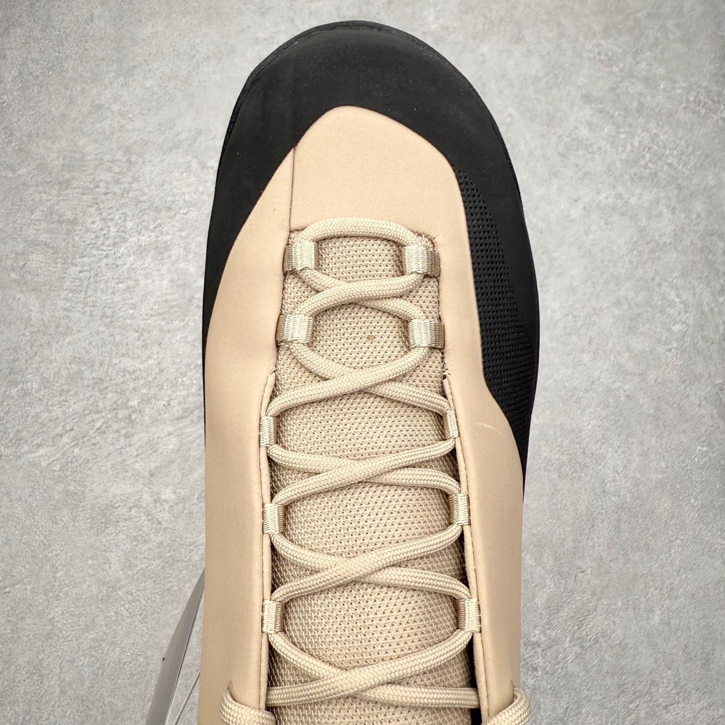 图片[4]-＃HP Arcteryx始祖鸟 Konseal Shoe 舒适 防滑耐磨透气支撑抓地登山鞋 代购指定版本 原数据开发 不掉标 正确高频字体 鸟爪细节完美 区别市场公版货 错误字体货 中底带钢印上脚舒适轻便无负重感 四季百搭 始祖鸟 KONSEAL 轻量户外鞋 这双鞋不仅仅可以穿着逛街上班，更可以穿着徒步旅游甚至攀岩！说实话，没多少人真的会去攀岩，经我们试穿，这双鞋，日常穿也是非常舒服轻便！搭配日常的衣服完全不违和！结构中底TPU底盘，保护双脚。配置3D模具保护双脚+一体化系带系统，鞋面防撕裂网布、TPU保护膜和牛巴革合成面料，喜欢放心入！这种类型的鞋子咱们家超难得遇到一次，喜欢一定不要错过 尺码：39 40 40.5 41 42 42.5 43 44 44.5 45-选品中心