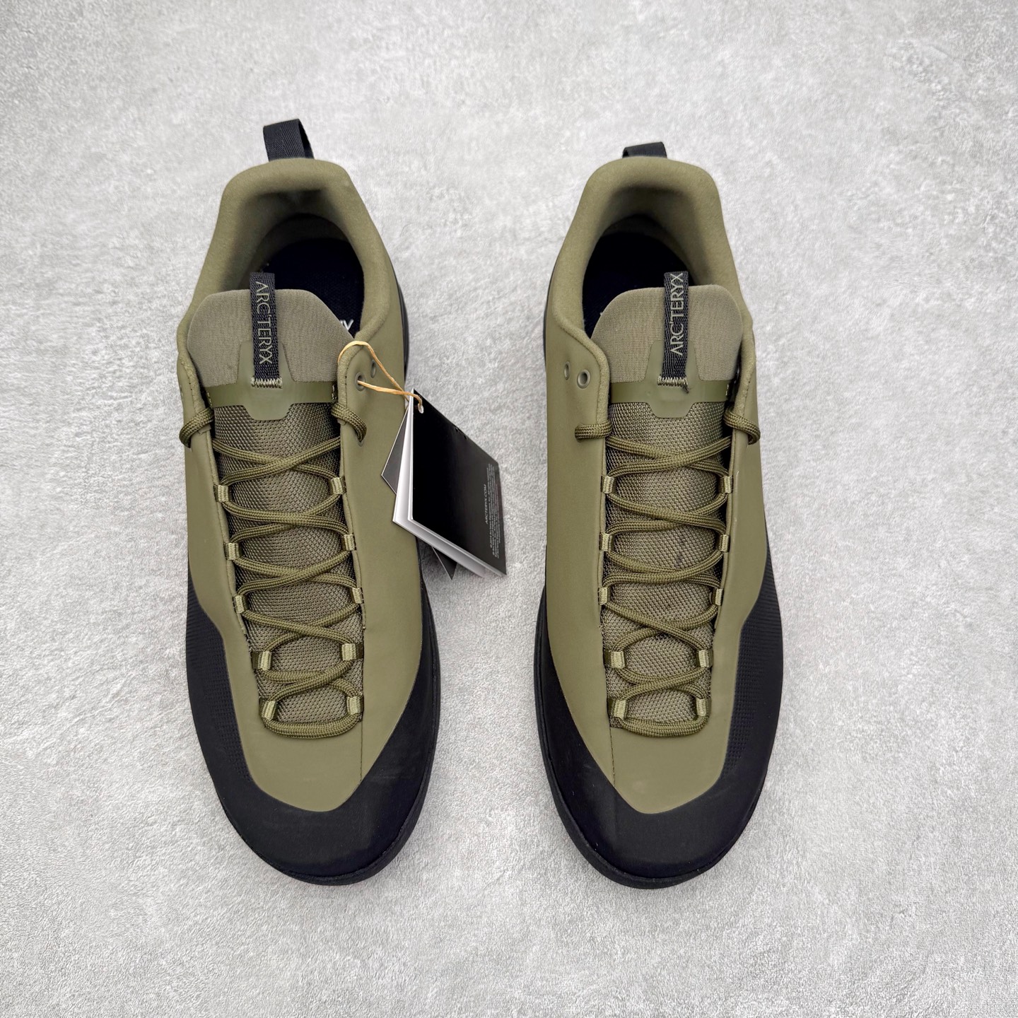 图片[2]-＃HP Arcteryx始祖鸟 Konseal Shoe 舒适 防滑耐磨透气支撑抓地登山鞋 代购指定版本 原数据开发 不掉标 正确高频字体 鸟爪细节完美 区别市场公版货 错误字体货 中底带钢印上脚舒适轻便无负重感 四季百搭 始祖鸟 KONSEAL 轻量户外鞋 这双鞋不仅仅可以穿着逛街上班，更可以穿着徒步旅游甚至攀岩！说实话，没多少人真的会去攀岩，经我们试穿，这双鞋，日常穿也是非常舒服轻便！搭配日常的衣服完全不违和！结构中底TPU底盘，保护双脚。配置3D模具保护双脚+一体化系带系统，鞋面防撕裂网布、TPU保护膜和牛巴革合成面料，喜欢放心入！这种类型的鞋子咱们家超难得遇到一次，喜欢一定不要错过 尺码：39 40 40.5 41 42 42.5 43 44 44.5 45-选品中心