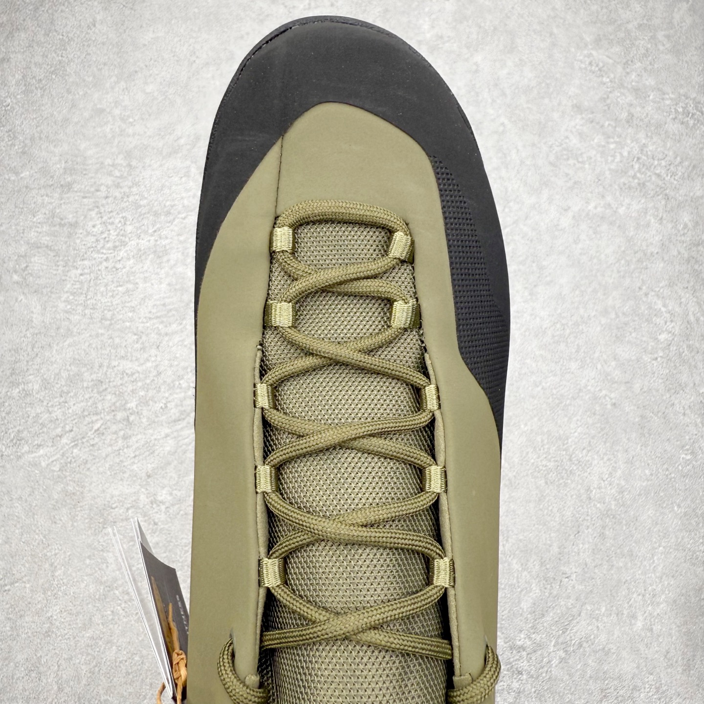 图片[4]-＃HP Arcteryx始祖鸟 Konseal Shoe 舒适 防滑耐磨透气支撑抓地登山鞋 代购指定版本 原数据开发 不掉标 正确高频字体 鸟爪细节完美 区别市场公版货 错误字体货 中底带钢印上脚舒适轻便无负重感 四季百搭 始祖鸟 KONSEAL 轻量户外鞋 这双鞋不仅仅可以穿着逛街上班，更可以穿着徒步旅游甚至攀岩！说实话，没多少人真的会去攀岩，经我们试穿，这双鞋，日常穿也是非常舒服轻便！搭配日常的衣服完全不违和！结构中底TPU底盘，保护双脚。配置3D模具保护双脚+一体化系带系统，鞋面防撕裂网布、TPU保护膜和牛巴革合成面料，喜欢放心入！这种类型的鞋子咱们家超难得遇到一次，喜欢一定不要错过 尺码：39 40 40.5 41 42 42.5 43 44 44.5 45-选品中心