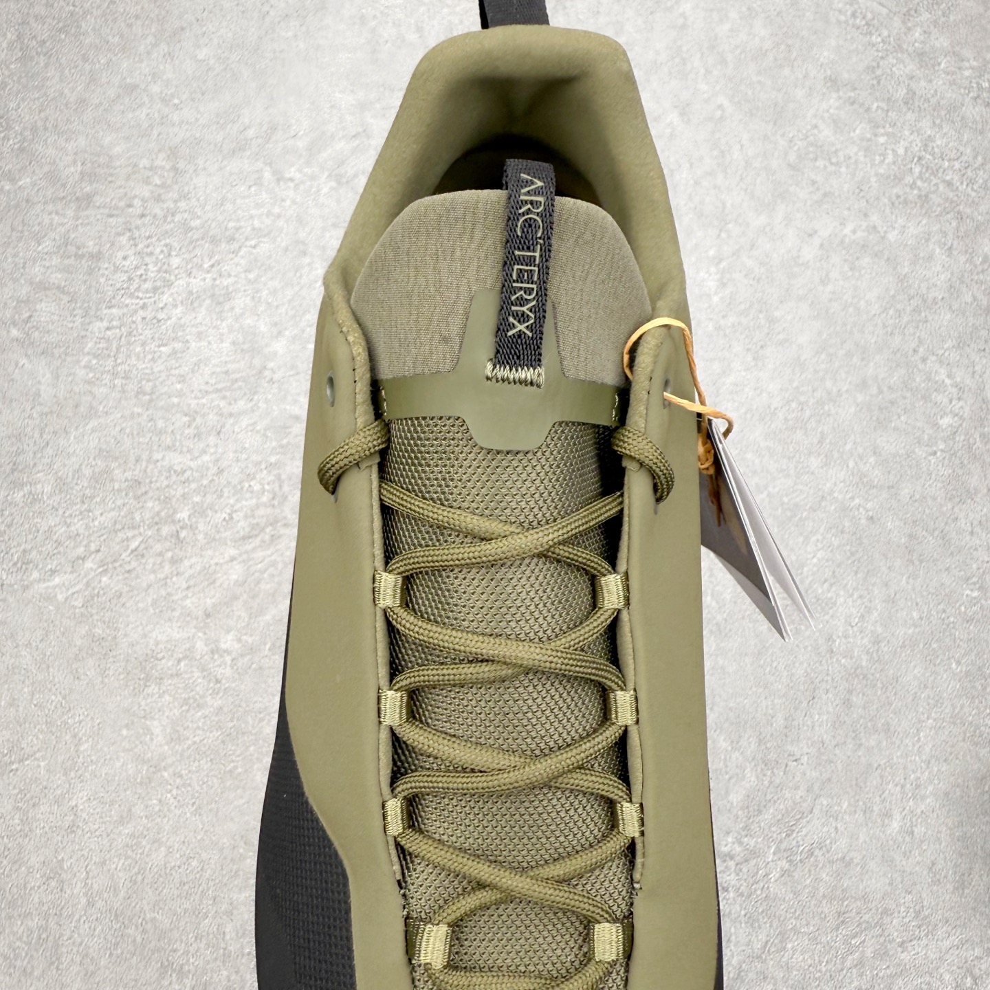 图片[5]-＃HP Arcteryx始祖鸟 Konseal Shoe 舒适 防滑耐磨透气支撑抓地登山鞋 代购指定版本 原数据开发 不掉标 正确高频字体 鸟爪细节完美 区别市场公版货 错误字体货 中底带钢印上脚舒适轻便无负重感 四季百搭 始祖鸟 KONSEAL 轻量户外鞋 这双鞋不仅仅可以穿着逛街上班，更可以穿着徒步旅游甚至攀岩！说实话，没多少人真的会去攀岩，经我们试穿，这双鞋，日常穿也是非常舒服轻便！搭配日常的衣服完全不违和！结构中底TPU底盘，保护双脚。配置3D模具保护双脚+一体化系带系统，鞋面防撕裂网布、TPU保护膜和牛巴革合成面料，喜欢放心入！这种类型的鞋子咱们家超难得遇到一次，喜欢一定不要错过 尺码：39 40 40.5 41 42 42.5 43 44 44.5 45-选品中心