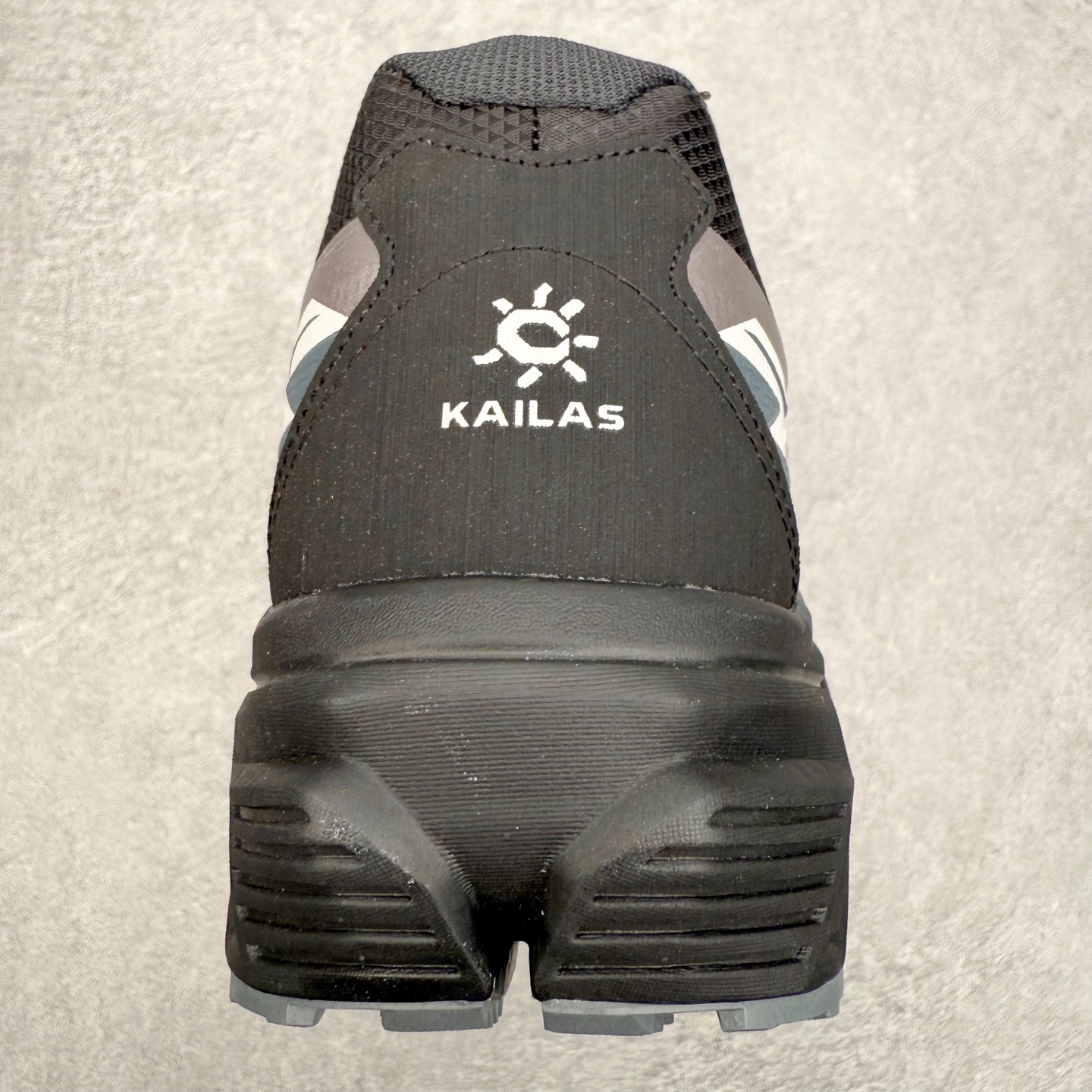 图片[7]-＃K版 凯乐石KAILAS 远征 MAX FLT 运动户外 防滑防水透气 低帮 登山徒步鞋 KAILAS凯乐石品牌是全球三大全系攀登品牌之一，于2003年创立于中国广州，致力于为有攀登梦想的户外运动员及爱好者，研发制造功能性专业装备，满足他们在极限环境下安全舒适的需求，凯乐石专注于科技面料的开发及专业功能设计，产品线覆盖登山、攀岩、徒步、越野跑山、露营、旅行等多项户外运动，通过运动员的测试反馈，不断进化迭代，产品荣获国内外大奖71座，发明专利21个，更突破性的自主研发攀登器械，打造出中国的攀登硬实力。实拍调校N版已经零色差零失真 百分百还原实物色彩所见即所得 不存在货不对板色差等低级问题 选购参考实物拍摄 不混卖不参货 只用心做好货严格选品 承诺混一赔十 尺码：36 36.5 37.5 38 38.5 39 39.5 40 40.5 41 41.5 42 42.5 43 44 44.5 45-选品中心