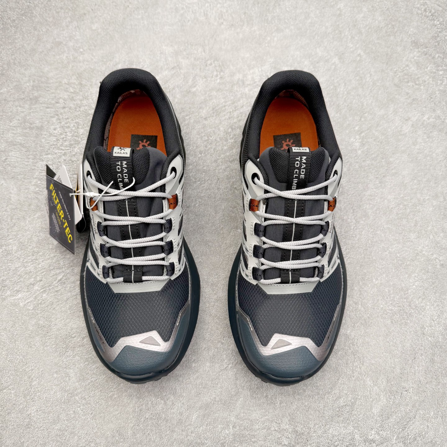 图片[2]-＃K版 凯乐石KAILAS 远征 MAX FLT 运动户外 防滑防水透气 低帮 登山徒步鞋 KAILAS凯乐石品牌是全球三大全系攀登品牌之一，于2003年创立于中国广州，致力于为有攀登梦想的户外运动员及爱好者，研发制造功能性专业装备，满足他们在极限环境下安全舒适的需求，凯乐石专注于科技面料的开发及专业功能设计，产品线覆盖登山、攀岩、徒步、越野跑山、露营、旅行等多项户外运动，通过运动员的测试反馈，不断进化迭代，产品荣获国内外大奖71座，发明专利21个，更突破性的自主研发攀登器械，打造出中国的攀登硬实力。实拍调校N版已经零色差零失真 百分百还原实物色彩所见即所得 不存在货不对板色差等低级问题 选购参考实物拍摄 不混卖不参货 只用心做好货严格选品 承诺混一赔十 尺码：36 36.5 37.5 38 38.5 39 39.5 40 40.5 41 41.5 42 42.5 43 44 44.5 45-选品中心