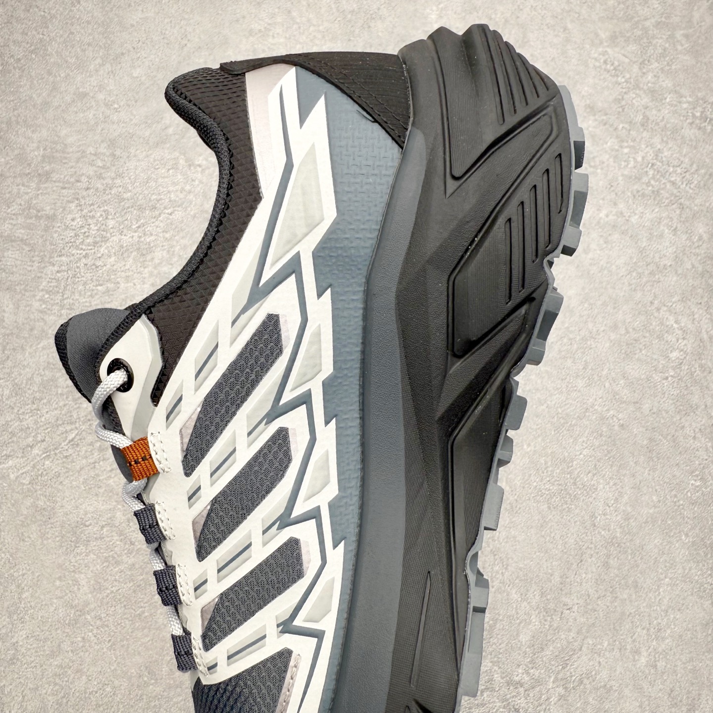 图片[8]-＃K版 凯乐石KAILAS 远征 MAX FLT 运动户外 防滑防水透气 低帮 登山徒步鞋 KAILAS凯乐石品牌是全球三大全系攀登品牌之一，于2003年创立于中国广州，致力于为有攀登梦想的户外运动员及爱好者，研发制造功能性专业装备，满足他们在极限环境下安全舒适的需求，凯乐石专注于科技面料的开发及专业功能设计，产品线覆盖登山、攀岩、徒步、越野跑山、露营、旅行等多项户外运动，通过运动员的测试反馈，不断进化迭代，产品荣获国内外大奖71座，发明专利21个，更突破性的自主研发攀登器械，打造出中国的攀登硬实力。实拍调校N版已经零色差零失真 百分百还原实物色彩所见即所得 不存在货不对板色差等低级问题 选购参考实物拍摄 不混卖不参货 只用心做好货严格选品 承诺混一赔十 尺码：36 36.5 37.5 38 38.5 39 39.5 40 40.5 41 41.5 42 42.5 43 44 44.5 45-选品中心