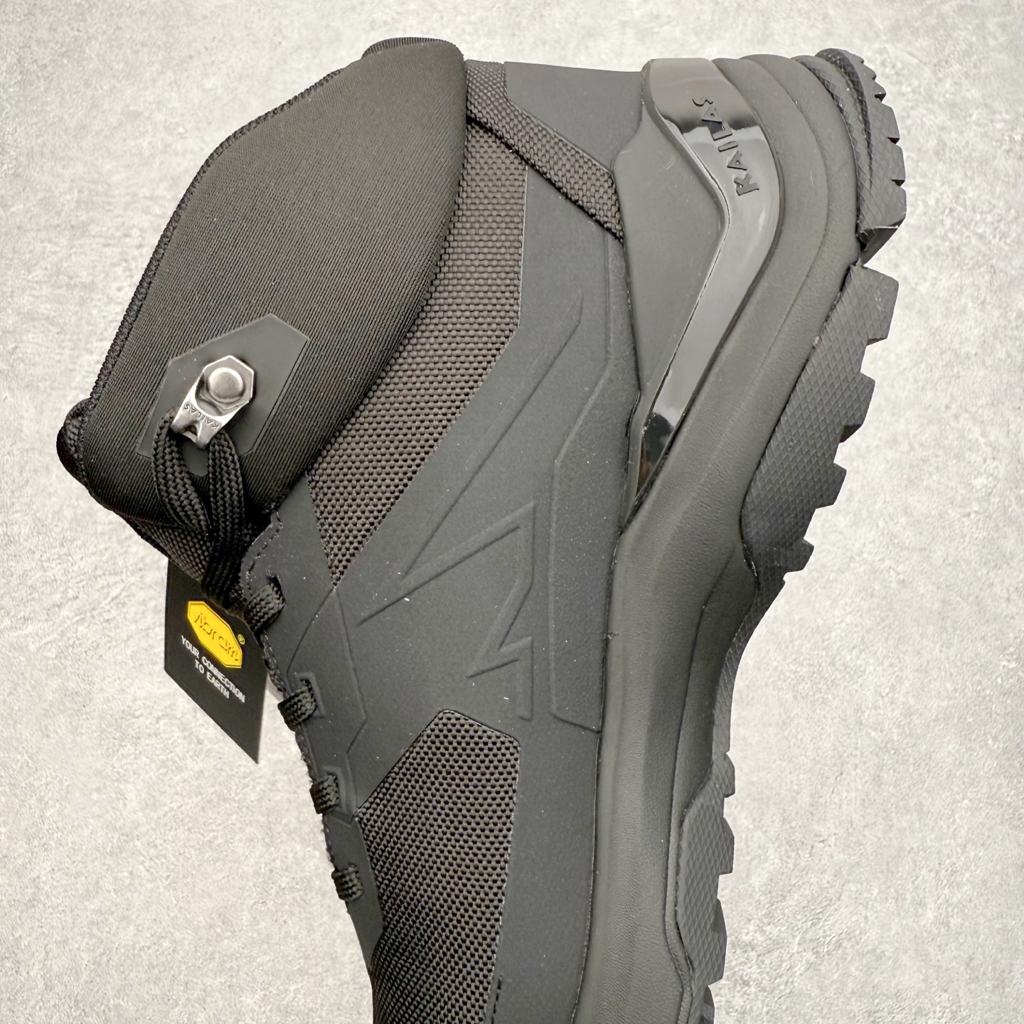 图片[7]-＃K版 凯乐石KAILAS 界山 GTX MID 时尚舒适简约经典潮流 耐磨防水 高帮 徒步鞋 KAILAS凯乐石品牌是全球三大全系攀登品牌之一，于2003年创立于中国广州，致力于为有攀登梦想的户外运动员及爱好者，研发制造功能性专业装备，满足他们在极限环境下安全舒适的需求，凯乐石专注于科技面料的开发及专业功能设计，产品线覆盖登山、攀岩、徒步、越野跑山、露营、旅行等多项户外运动，通过运动员的测试反馈，不断进化迭代，产品荣获国内外大奖71座，发明专利21个，更突破性的自主研发攀登器械，打造出中国的攀登硬实力。实拍调校N版已经零色差零失真 百分百还原实物色彩所见即所得 不存在货不对板色差等低级问题 选购参考实物拍摄 不混卖不参货 只用心做好货严格选品 承诺混一赔十 尺码：36 36.5 37.5 38 38.5 39 40 40.5 41 42 42.5 43 44 44.5 45-选品中心