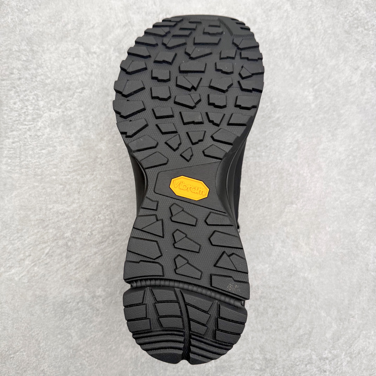 图片[9]-＃K版 凯乐石KAILAS 界山 GTX MID 时尚舒适简约经典潮流 耐磨防水 高帮 徒步鞋 KAILAS凯乐石品牌是全球三大全系攀登品牌之一，于2003年创立于中国广州，致力于为有攀登梦想的户外运动员及爱好者，研发制造功能性专业装备，满足他们在极限环境下安全舒适的需求，凯乐石专注于科技面料的开发及专业功能设计，产品线覆盖登山、攀岩、徒步、越野跑山、露营、旅行等多项户外运动，通过运动员的测试反馈，不断进化迭代，产品荣获国内外大奖71座，发明专利21个，更突破性的自主研发攀登器械，打造出中国的攀登硬实力。实拍调校N版已经零色差零失真 百分百还原实物色彩所见即所得 不存在货不对板色差等低级问题 选购参考实物拍摄 不混卖不参货 只用心做好货严格选品 承诺混一赔十 尺码：36 36.5 37.5 38 38.5 39 40 40.5 41 42 42.5 43 44 44.5 45-选品中心