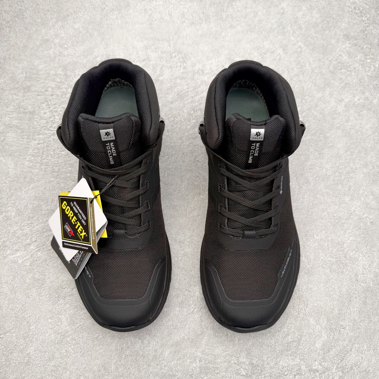 图片[2]-＃K版 凯乐石KAILAS 界山 GTX MID 时尚舒适简约经典潮流 耐磨防水 高帮 徒步鞋 KAILAS凯乐石品牌是全球三大全系攀登品牌之一，于2003年创立于中国广州，致力于为有攀登梦想的户外运动员及爱好者，研发制造功能性专业装备，满足他们在极限环境下安全舒适的需求，凯乐石专注于科技面料的开发及专业功能设计，产品线覆盖登山、攀岩、徒步、越野跑山、露营、旅行等多项户外运动，通过运动员的测试反馈，不断进化迭代，产品荣获国内外大奖71座，发明专利21个，更突破性的自主研发攀登器械，打造出中国的攀登硬实力。实拍调校N版已经零色差零失真 百分百还原实物色彩所见即所得 不存在货不对板色差等低级问题 选购参考实物拍摄 不混卖不参货 只用心做好货严格选品 承诺混一赔十 尺码：36 36.5 37.5 38 38.5 39 40 40.5 41 42 42.5 43 44 44.5 45-选品中心