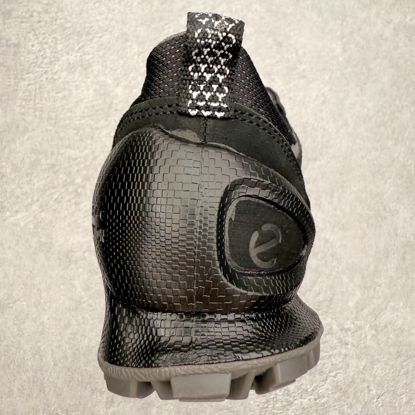 图片[8]-ECCO爱步跑步鞋百搭舒适 秋冬新款厚底休闲运动鞋男鞋 灵动系列 黄景瑜同款 品质牛皮鞋面，轻盈柔韧 具有良好的透气性 细腻柔软 简约系带设计 可自由调节松紧 贴合脚型 PU泡沫橡胶大底 抓地力强 具有良好的防滑耐磨性 时尚简约 休闲百搭 尺码：38 39 40 41 42 43 44 （皮鞋码）-选品中心