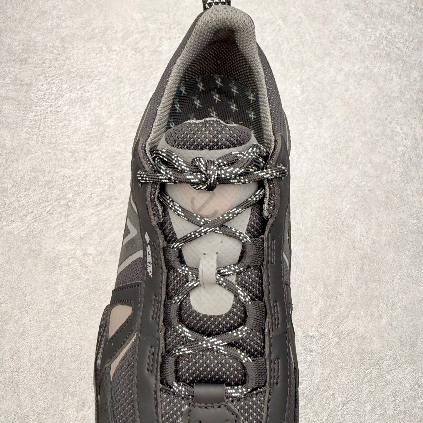 图片[5]-ECCO爱步跑步鞋百搭舒适 秋冬新款厚底休闲运动鞋男鞋 灵动系列 黄景瑜同款 品质牛皮鞋面，轻盈柔韧 具有良好的透气性 细腻柔软 简约系带设计 可自由调节松紧 贴合脚型 PU泡沫橡胶大底 抓地力强 具有良好的防滑耐磨性 时尚简约 休闲百搭 尺码：38 39 40 41 42 43 44 （皮鞋码）-选品中心