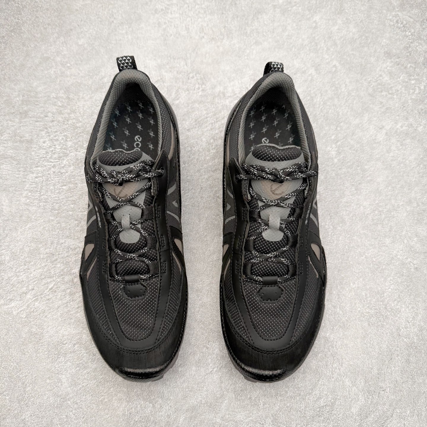 图片[2]-ECCO爱步跑步鞋百搭舒适 秋冬新款厚底休闲运动鞋男鞋 灵动系列 黄景瑜同款 品质牛皮鞋面，轻盈柔韧 具有良好的透气性 细腻柔软 简约系带设计 可自由调节松紧 贴合脚型 PU泡沫橡胶大底 抓地力强 具有良好的防滑耐磨性 时尚简约 休闲百搭 尺码：38 39 40 41 42 43 44 （皮鞋码）-选品中心