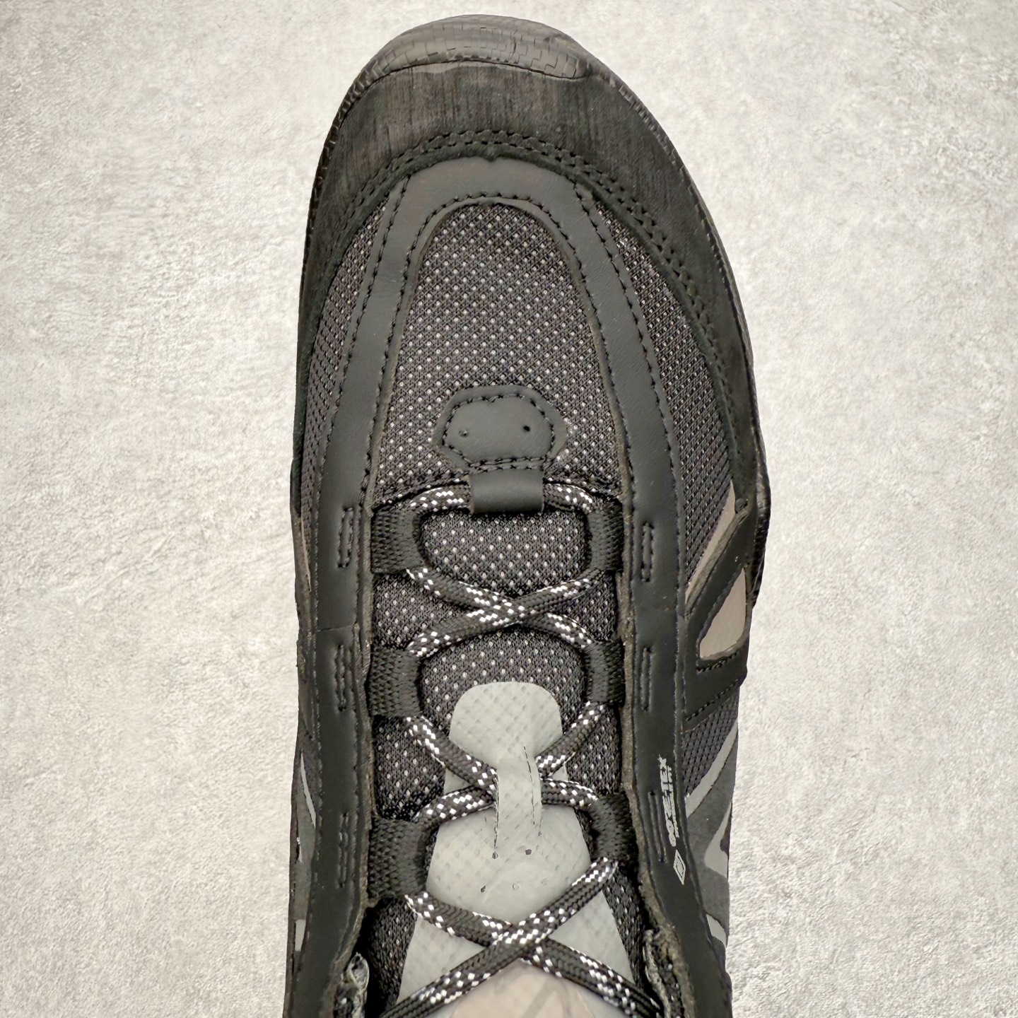 图片[4]-ECCO爱步跑步鞋百搭舒适 秋冬新款厚底休闲运动鞋男鞋 灵动系列 黄景瑜同款 品质牛皮鞋面，轻盈柔韧 具有良好的透气性 细腻柔软 简约系带设计 可自由调节松紧 贴合脚型 PU泡沫橡胶大底 抓地力强 具有良好的防滑耐磨性 时尚简约 休闲百搭 尺码：38 39 40 41 42 43 44 （皮鞋码）-选品中心