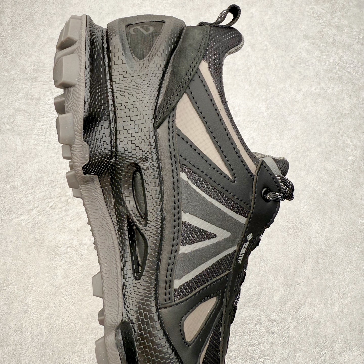 图片[6]-ECCO爱步跑步鞋百搭舒适 秋冬新款厚底休闲运动鞋男鞋 灵动系列 黄景瑜同款 品质牛皮鞋面，轻盈柔韧 具有良好的透气性 细腻柔软 简约系带设计 可自由调节松紧 贴合脚型 PU泡沫橡胶大底 抓地力强 具有良好的防滑耐磨性 时尚简约 休闲百搭 尺码：38 39 40 41 42 43 44 （皮鞋码）-选品中心