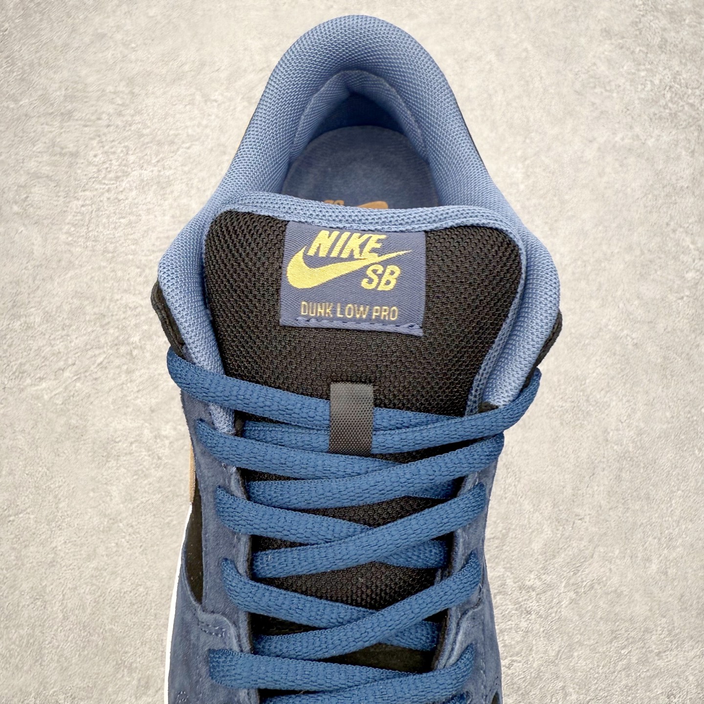 图片[5]-＃F版 NK SB Dunk Low HF3063-002 极限压缩利润空间 超乎所想的高性价比 用料绝不含糊 原盒原配 正确耐磨橡胶大底 超高清洁度 全鞋零毛边皮料切割 全套原楦原模倾力打造完美版型 尺码：36 36.5 37.5 38 38.5 39 40 40.5 41 42 42.5 43 44 44.5 45 46 47.5-选品中心