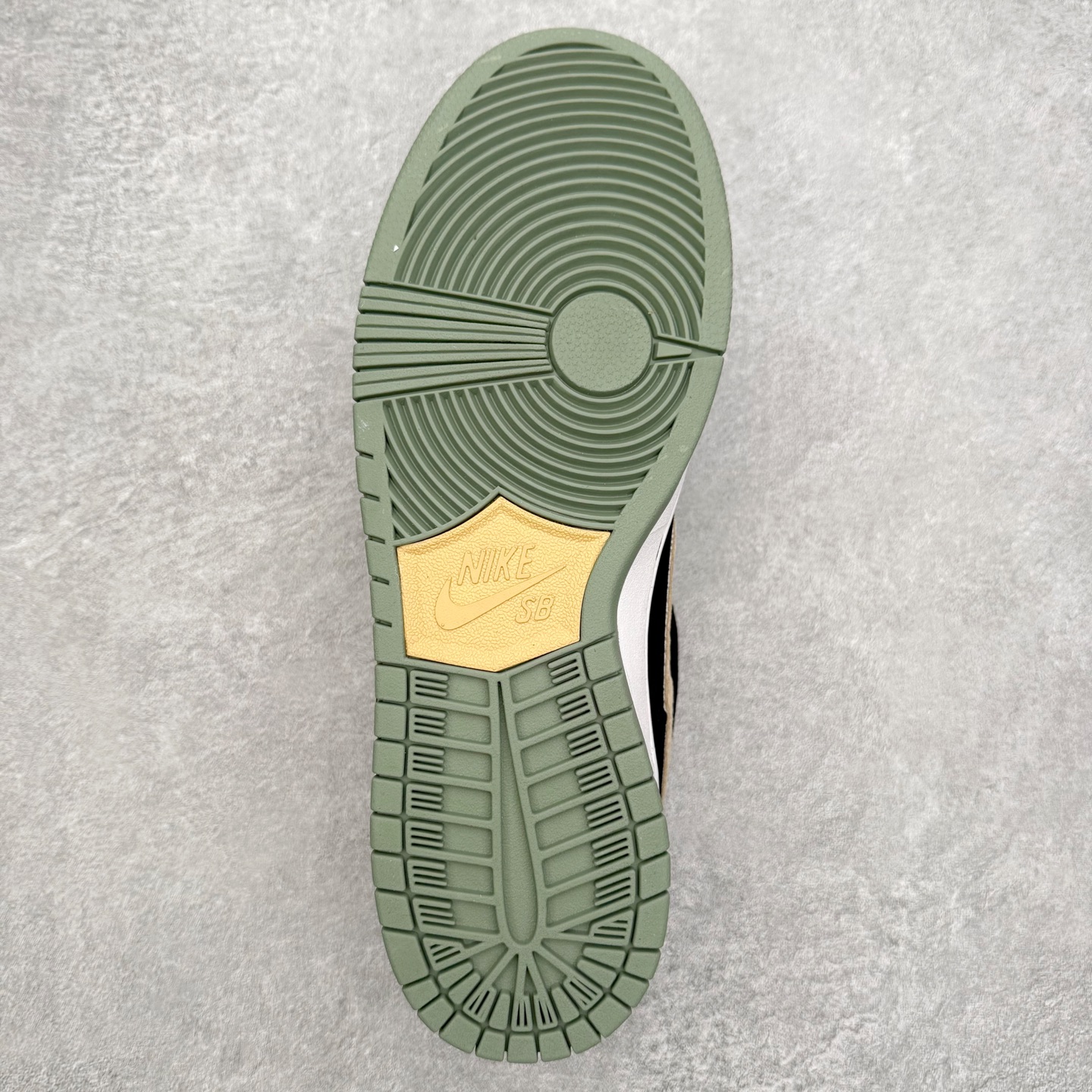 图片[9]-＃F版 NK SB Dunk Low HF3063-002 极限压缩利润空间 超乎所想的高性价比 用料绝不含糊 原盒原配 正确耐磨橡胶大底 超高清洁度 全鞋零毛边皮料切割 全套原楦原模倾力打造完美版型 尺码：36 36.5 37.5 38 38.5 39 40 40.5 41 42 42.5 43 44 44.5 45 46 47.5-选品中心