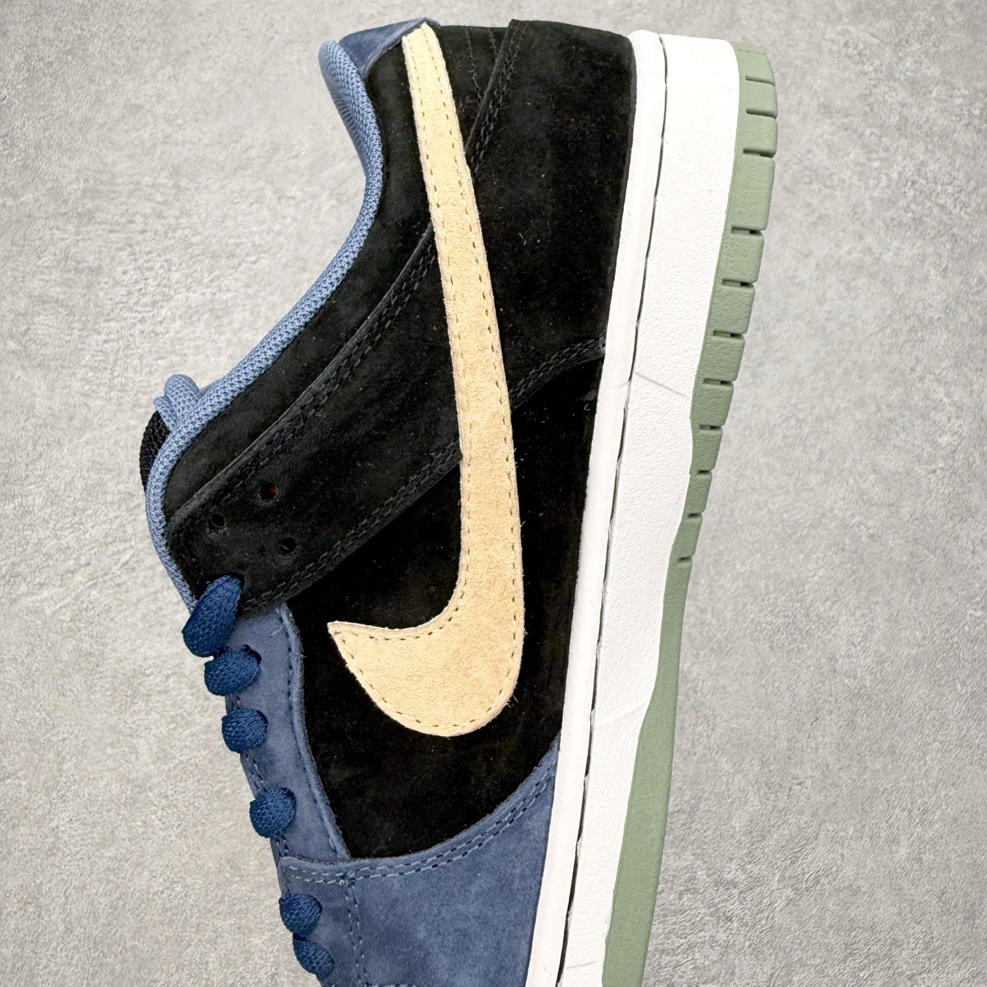 图片[7]-＃F版 NK SB Dunk Low HF3063-002 极限压缩利润空间 超乎所想的高性价比 用料绝不含糊 原盒原配 正确耐磨橡胶大底 超高清洁度 全鞋零毛边皮料切割 全套原楦原模倾力打造完美版型 尺码：36 36.5 37.5 38 38.5 39 40 40.5 41 42 42.5 43 44 44.5 45 46 47.5-选品中心