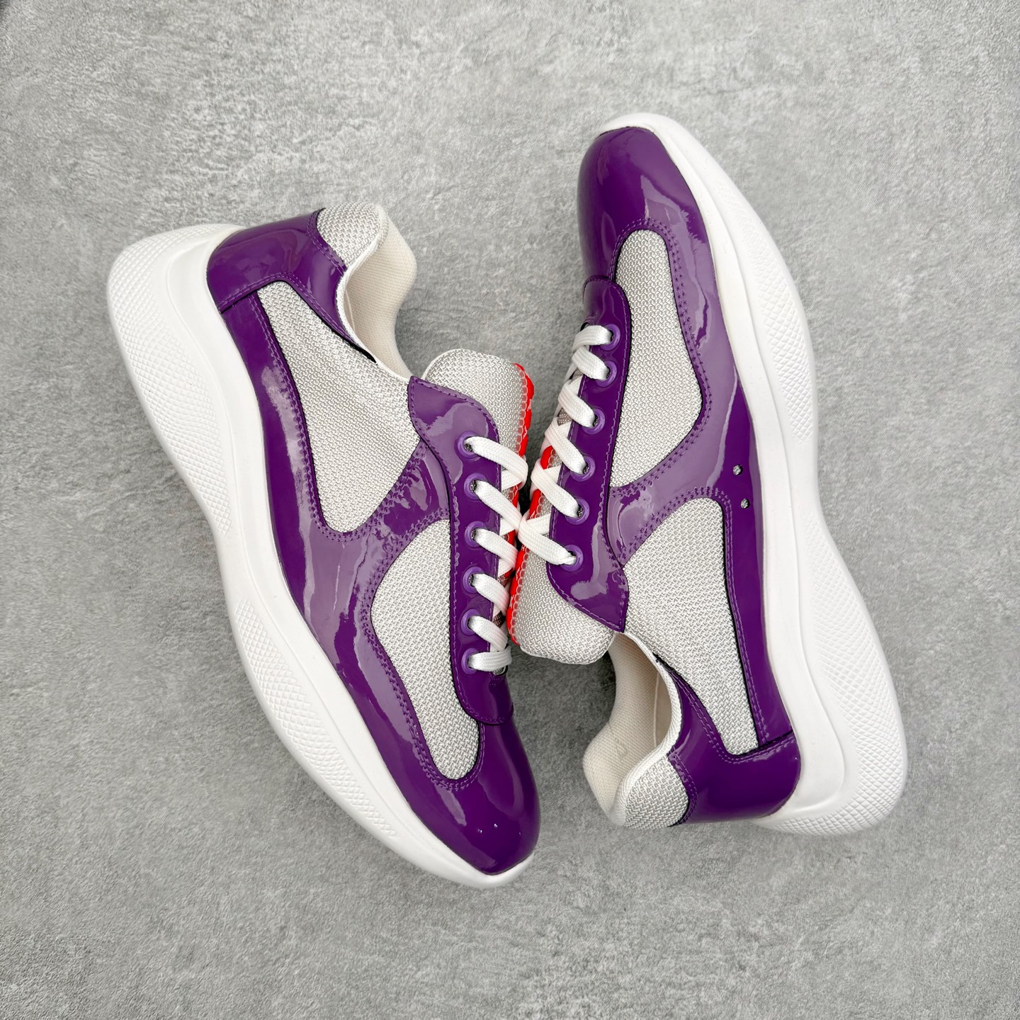 图片[3]-Prada America\’s Cup 普拉达 运动鞋经过重新设计 全新面料和颜色为它注入新的当代精神 这款航海风系带运动鞋 最初在上世纪90年代为LunaRossa船员设计 现在以彩色橡胶和Bike织物重新演绎 Prada LineaRossa徽标彰显经典态度 尺码：36 37 38 39 40 41 42 43 44 45 46 47-选品中心