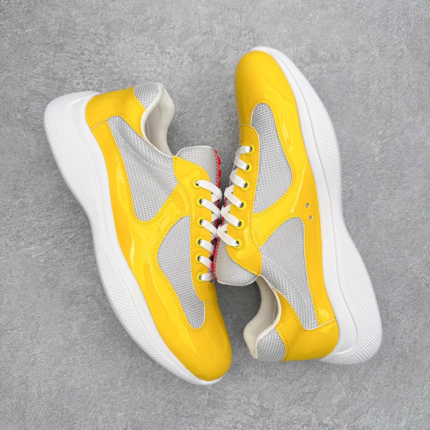 图片[3]-Prada America\’s Cup 普拉达 运动鞋经过重新设计 全新面料和颜色为它注入新的当代精神 这款航海风系带运动鞋 最初在上世纪90年代为LunaRossa船员设计 现在以彩色橡胶和Bike织物重新演绎 Prada LineaRossa徽标彰显经典态度 尺码：36 37 38 39 40 41 42 43 44 45 46 47-选品中心