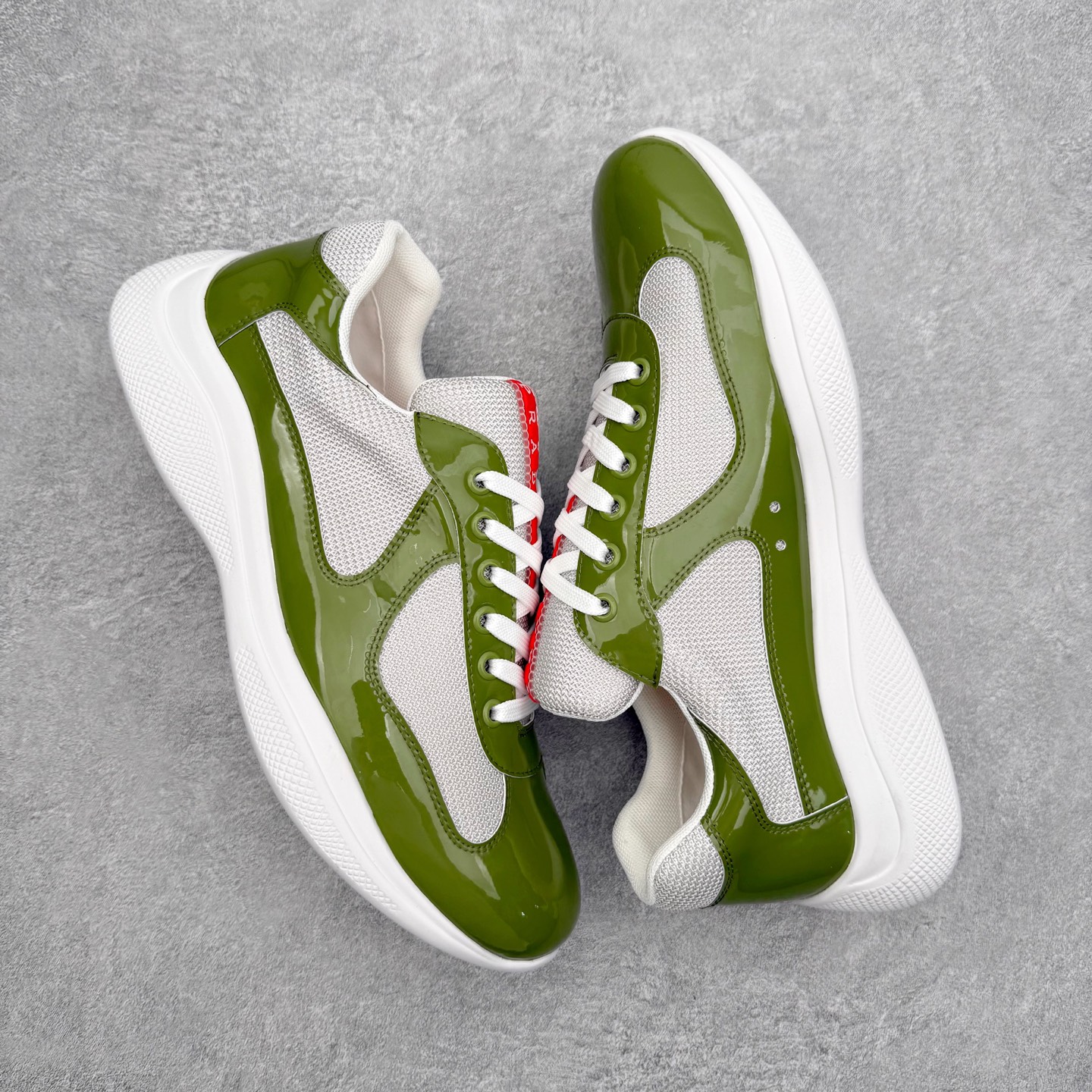 图片[3]-Prada America\’s Cup 普拉达 运动鞋经过重新设计 全新面料和颜色为它注入新的当代精神 这款航海风系带运动鞋 最初在上世纪90年代为LunaRossa船员设计 现在以彩色橡胶和Bike织物重新演绎 Prada LineaRossa徽标彰显经典态度 尺码：36 37 38 39 40 41 42 43 44 45 46 47-选品中心