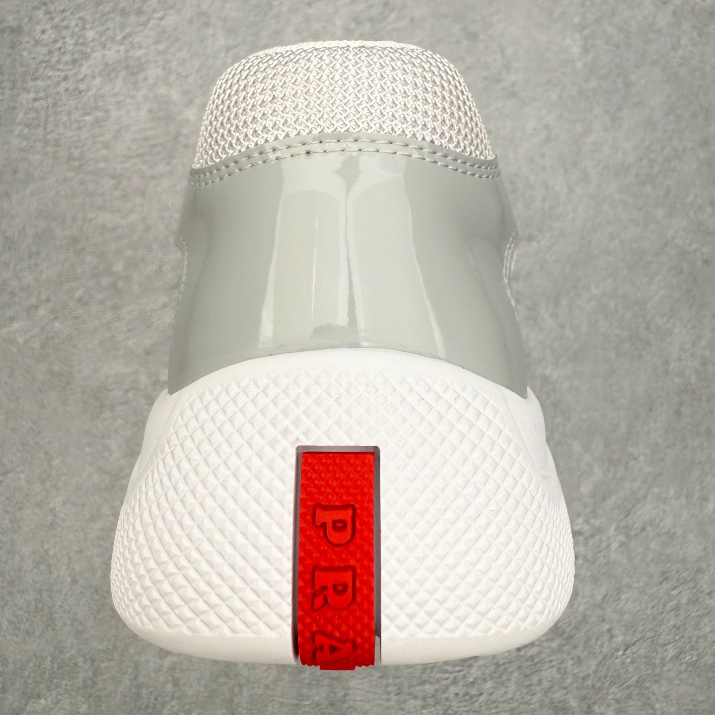 图片[8]-Prada America\’s Cup 普拉达 运动鞋经过重新设计 全新面料和颜色为它注入新的当代精神 这款航海风系带运动鞋 最初在上世纪90年代为LunaRossa船员设计 现在以彩色橡胶和Bike织物重新演绎 Prada LineaRossa徽标彰显经典态度 尺码：36 37 38 39 40 41 42 43 44 45 46 47-选品中心