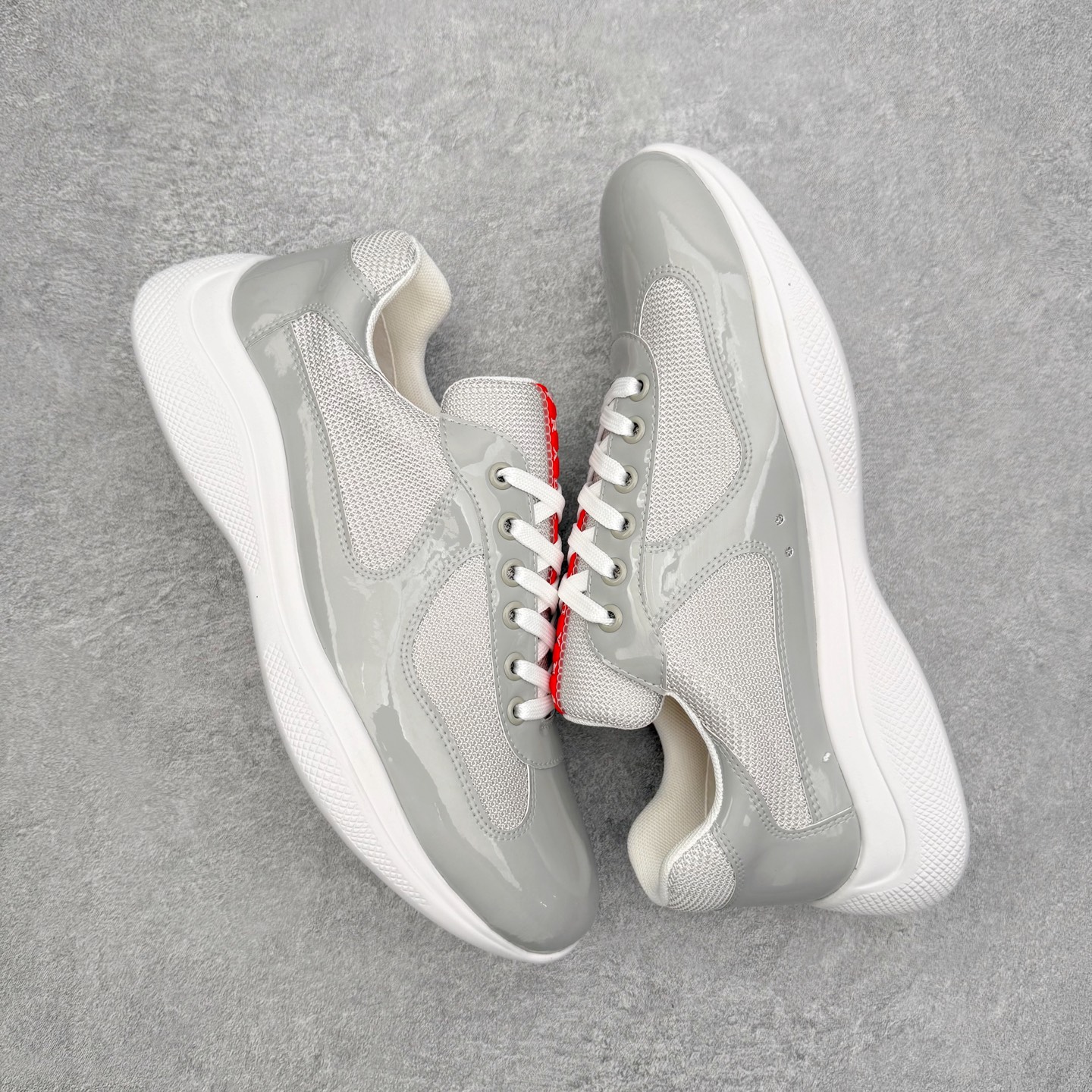 图片[3]-Prada America\’s Cup 普拉达 运动鞋经过重新设计 全新面料和颜色为它注入新的当代精神 这款航海风系带运动鞋 最初在上世纪90年代为LunaRossa船员设计 现在以彩色橡胶和Bike织物重新演绎 Prada LineaRossa徽标彰显经典态度 尺码：36 37 38 39 40 41 42 43 44 45 46 47-选品中心