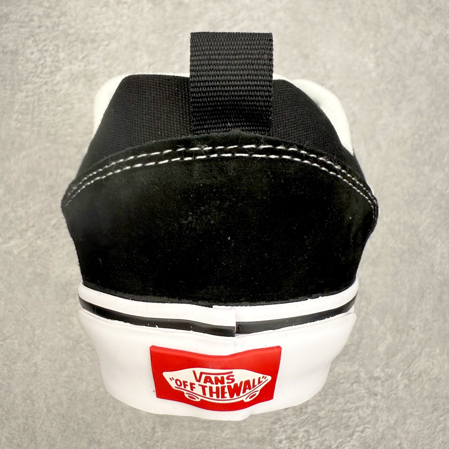 图片[8]-Vans Knu Skool 黑灰闪电面包鞋 经典黑灰主色 肥胖版大Logo 鞋底侧边搭配闪电标志⚡️复古酷炫 尺码：35 36 36.5 37 38 38.5 39 40 40.5 41 42 42.5 43 44 工艺：硫化1：1（重量1：1、真标、原钢印、材质标、鞋型标、合格证）-选品中心