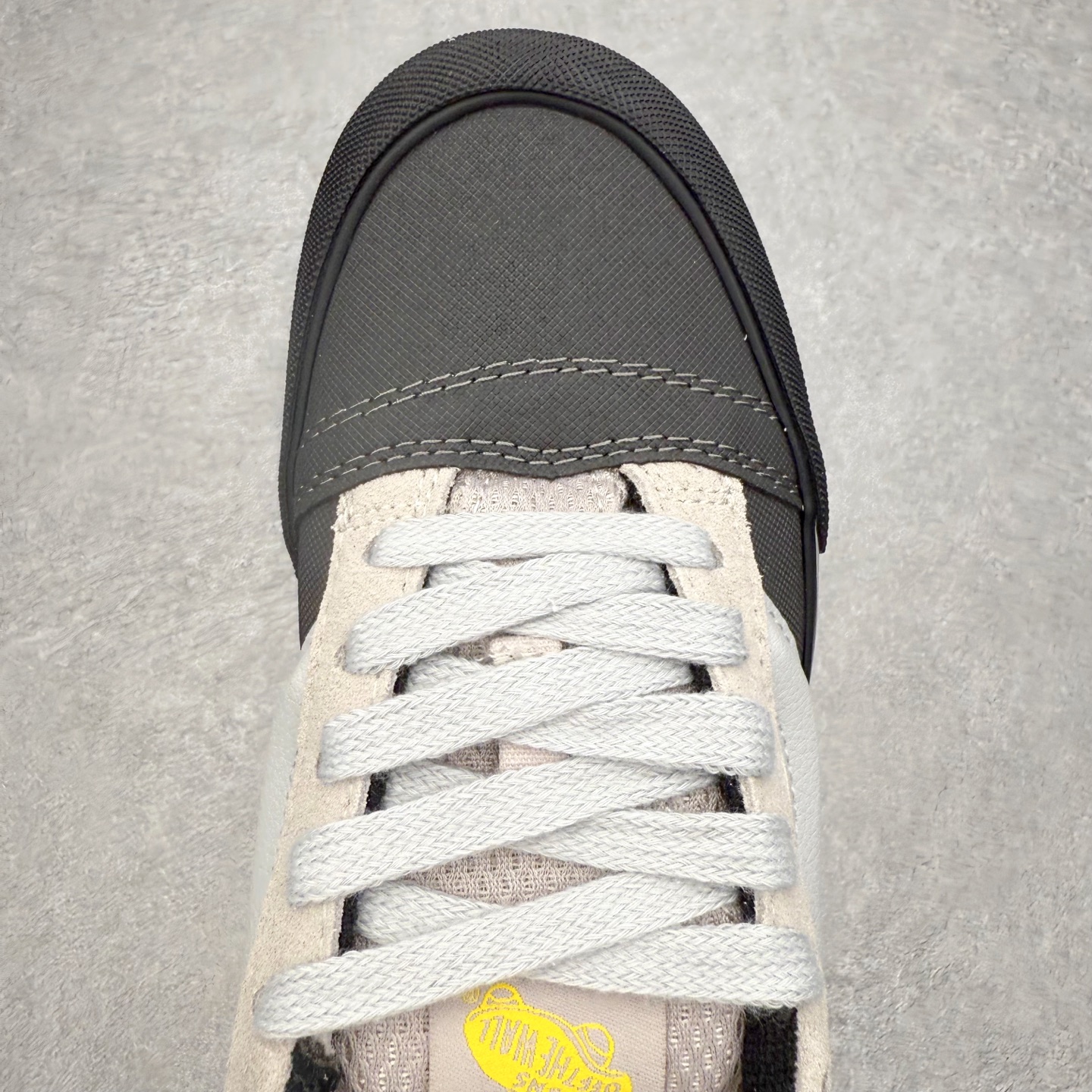 图片[4]-Vans Knu Skool 黑白闪电面包鞋 经典黑白主色 肥胖版大Logo 鞋底侧边搭配闪电标志⚡️复古酷炫 尺码：35 36 36.5 37 38 38.5 39 40 40.5 41 42 42.5 43 44 工艺：硫化1：1（重量1：1、真标、原钢印、材质标、鞋型标、合格证）-选品中心