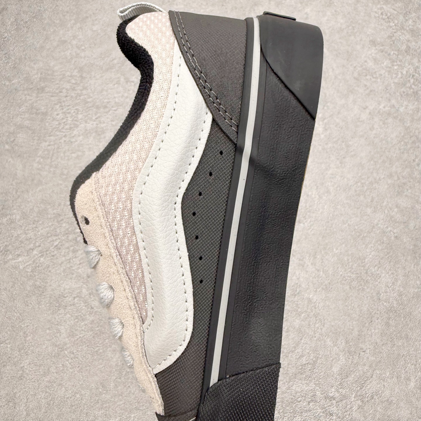 图片[7]-Vans Knu Skool 黑白闪电面包鞋 经典黑白主色 肥胖版大Logo 鞋底侧边搭配闪电标志⚡️复古酷炫 尺码：35 36 36.5 37 38 38.5 39 40 40.5 41 42 42.5 43 44 工艺：硫化1：1（重量1：1、真标、原钢印、材质标、鞋型标、合格证）-选品中心