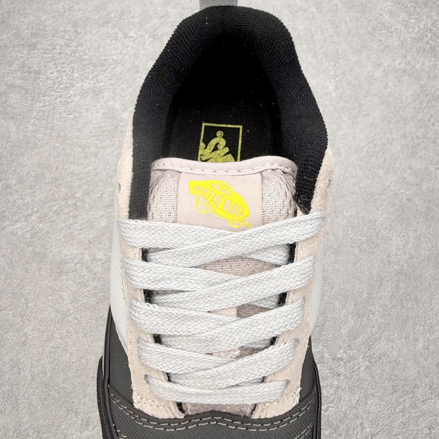 图片[5]-Vans Knu Skool 黑白闪电面包鞋 经典黑白主色 肥胖版大Logo 鞋底侧边搭配闪电标志⚡️复古酷炫 尺码：35 36 36.5 37 38 38.5 39 40 40.5 41 42 42.5 43 44 工艺：硫化1：1（重量1：1、真标、原钢印、材质标、鞋型标、合格证）-选品中心