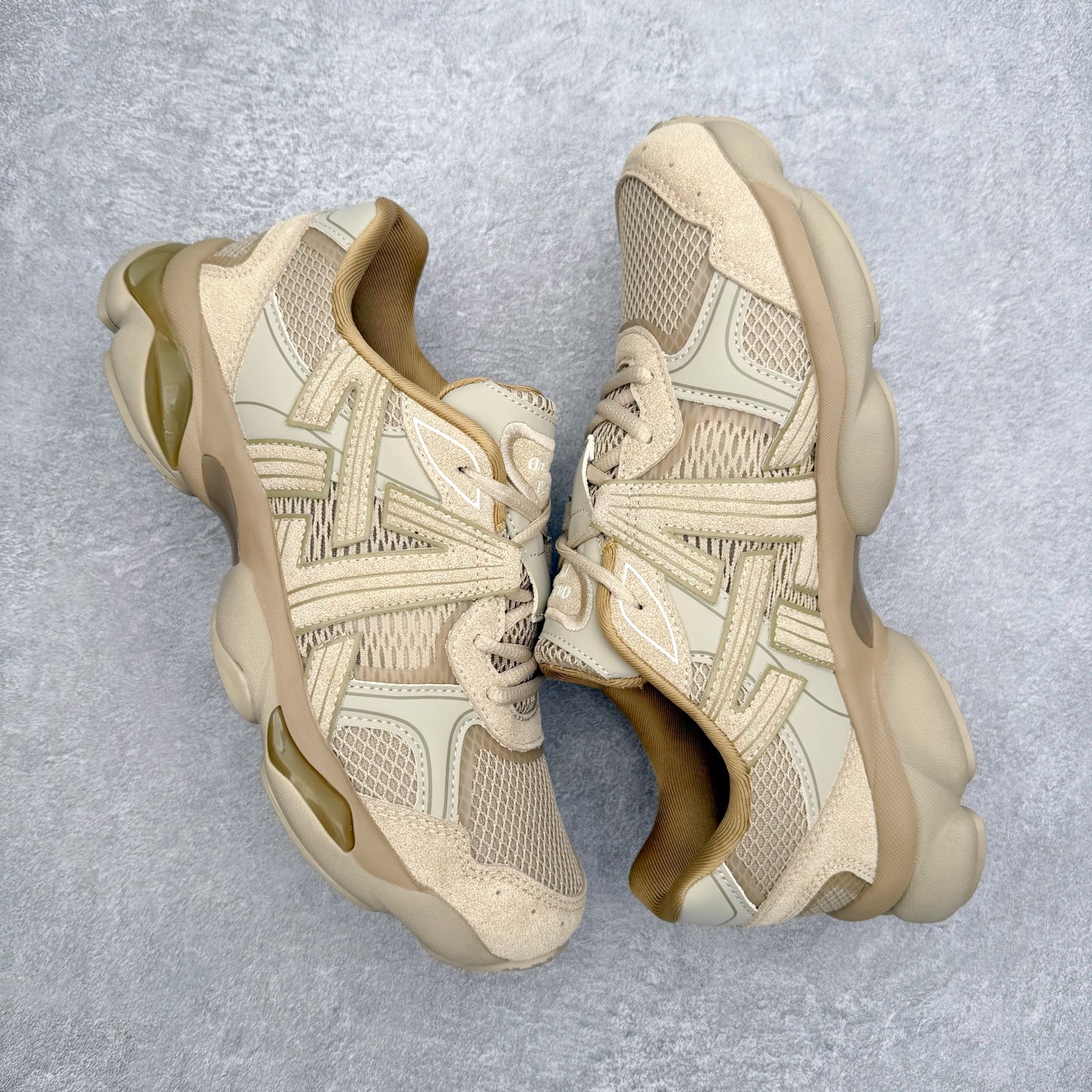 图片[3]-Onitsuka Tiger鬼塚虎 ULTI RS TIGRUN 时尚百搭耐磨低帮运动休闲鞋 全新ICON LOGO 采用特色网布和皮革的异材质拼接 轻量且富有弹性的材质 赋予双脚弹跳般的穿着感 前掌与后跟两处可视化GEL胶 提升缓震性能 外置TRUSSTIC中桥 增强稳定性 流线型鞋底融入了品牌象征的老虎图案 带来强烈的视觉冲击 兼顾弯曲性与缓震 从1980至2000年代的跑鞋中汲取灵感 将弹性脚感与时尚设计巧妙融合 成为都市风格穿搭的理想之选 尺码：36 36.5 37.5 38 38.5 39 40 40.5 41 42 42.5 43 44 44.5 45 46-选品中心